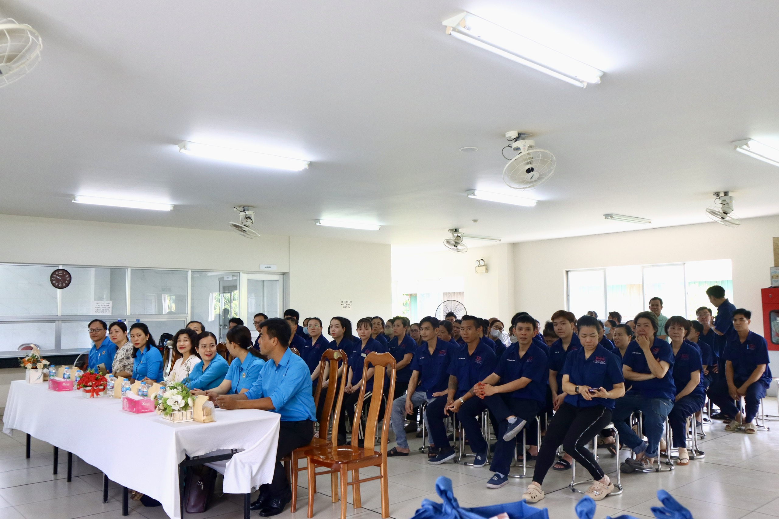 Ghi nhận, tri ân đóng góp của người lao động nhân Tháng Công nhân - Ảnh 1.