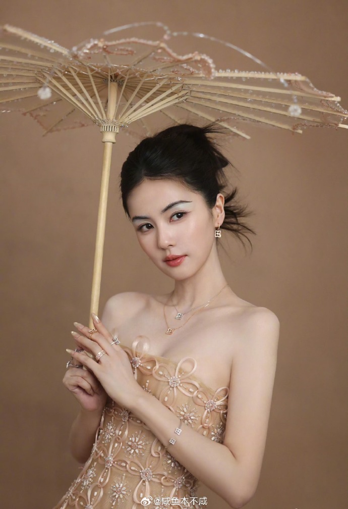 Bạch Lộc b&aacute;c tin đang hẹn h&ograve; "hồng h&agrave;i nhi" Chu Dực Nhi&ecirc;n - Ảnh 5.