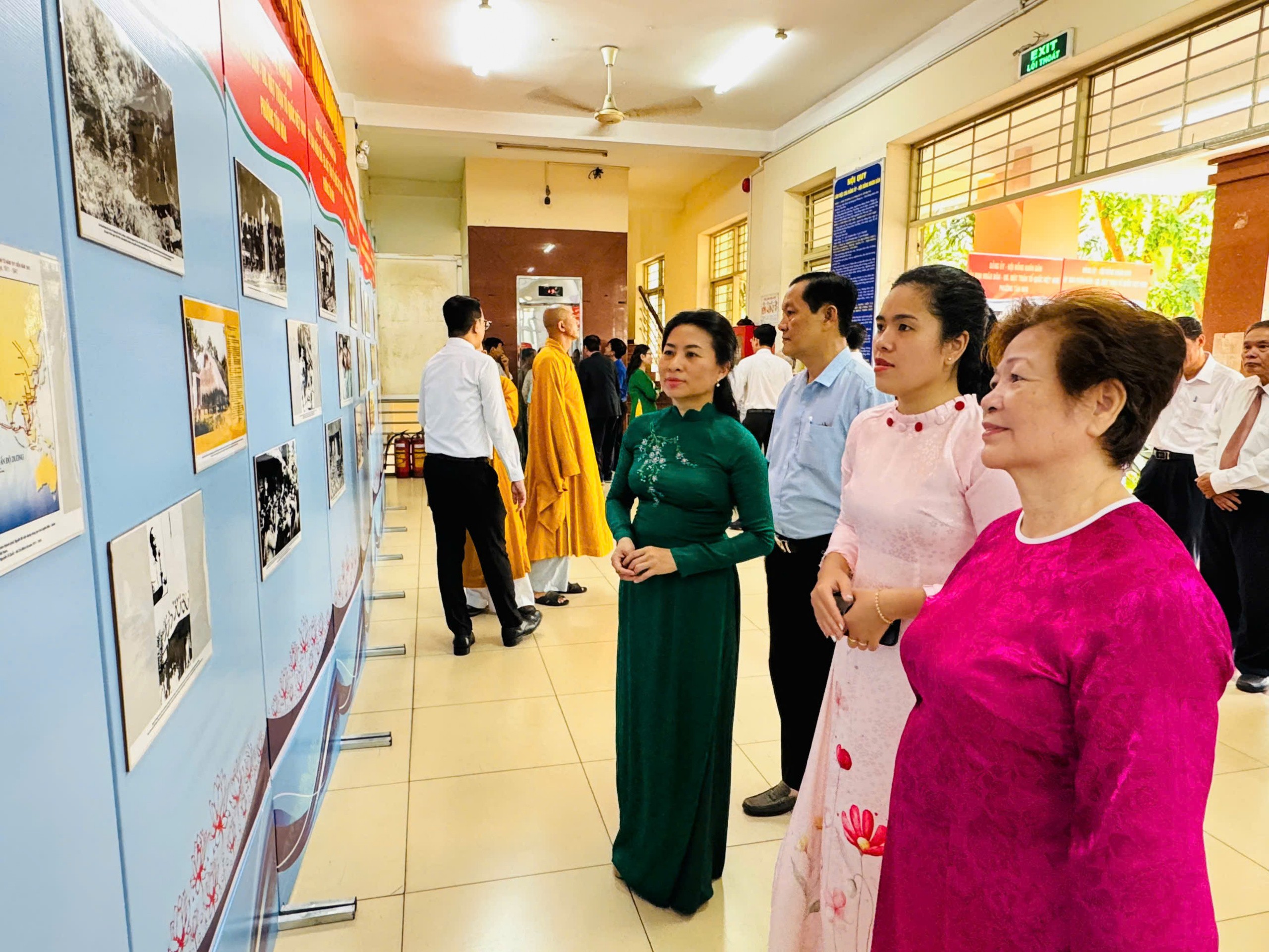 Hưng Long trao Huy hiệu Đảng và tuyên dương nhiều tập thể, cá nhân tiêu biểu học Bác - Ảnh 13.