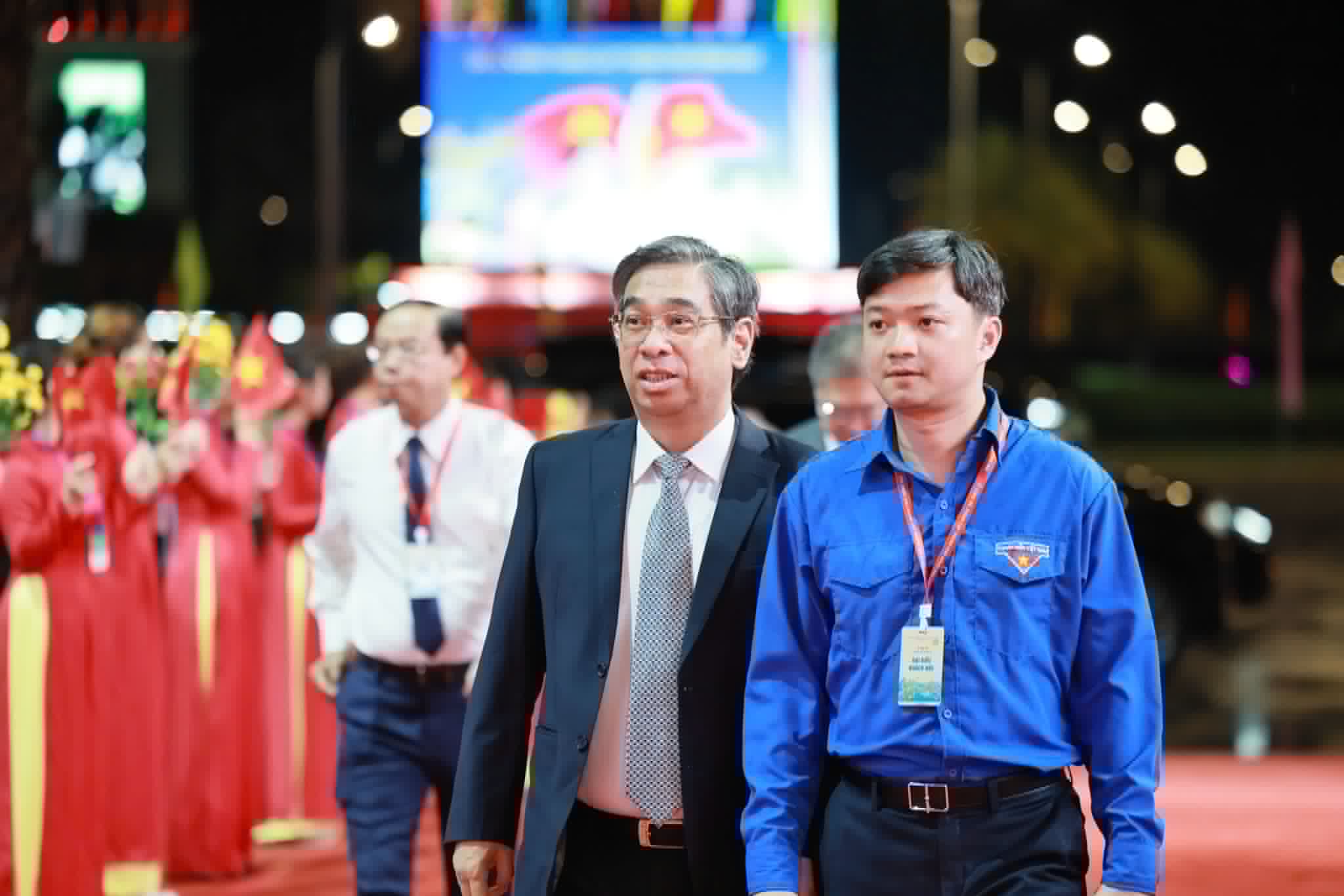Tổng Bí thư, Chủ tịch nước Tô Lâm trao Nghị quyết của Quốc hội về thành lập thành phố Đồng Nai - Ảnh 1.
