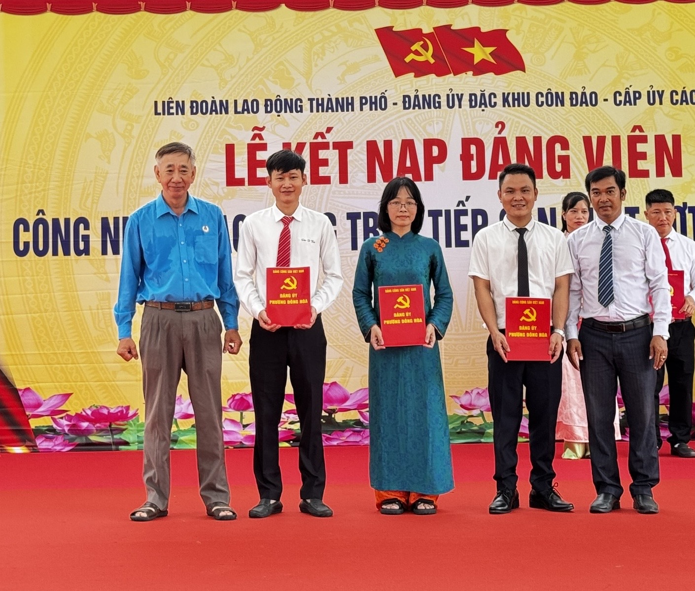 19 công nhân ưu tú được kết nạp Đảng tại vùng đất thiêng Côn Đảo - Ảnh 2.