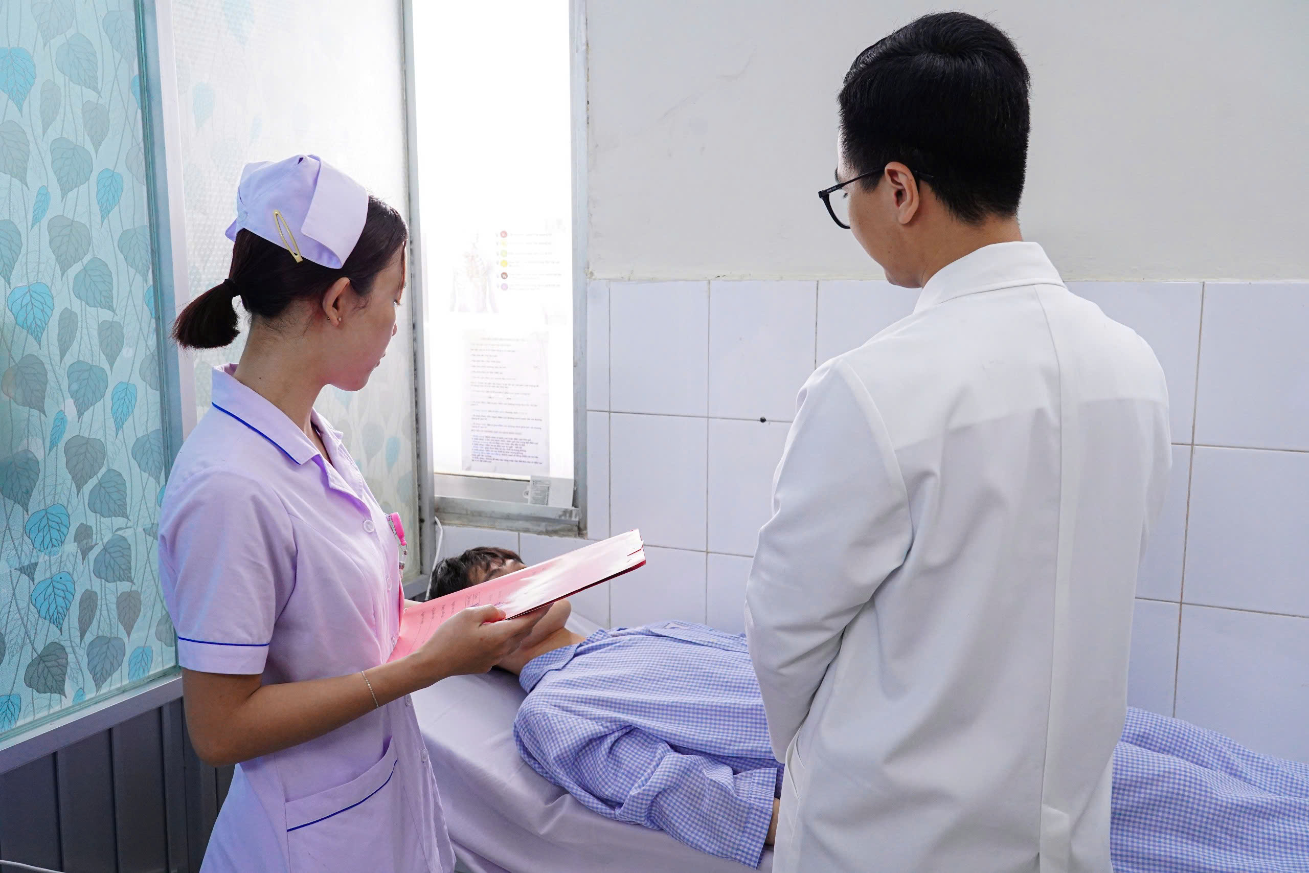 Nhiều nam giới t&igrave;m thuốc tr&ocirc;i nổi cải thiện &ldquo;bản lĩnh&rdquo; đ&agrave;n &ocirc;ng thay v&igrave; t&igrave;m đến b&aacute;c sĩ - Ảnh 1.