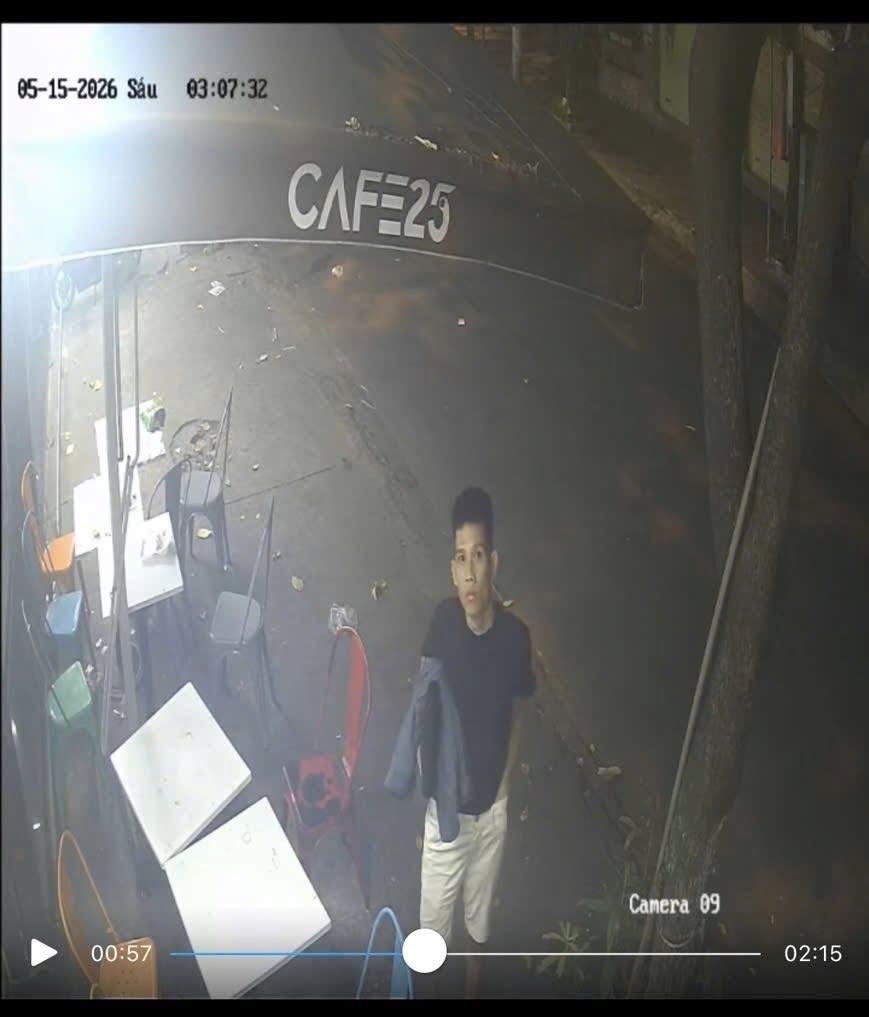 Kẻ trộm bị Công an TPHCM bắt do nhìn chằm chằm vào camera - Ảnh 1.