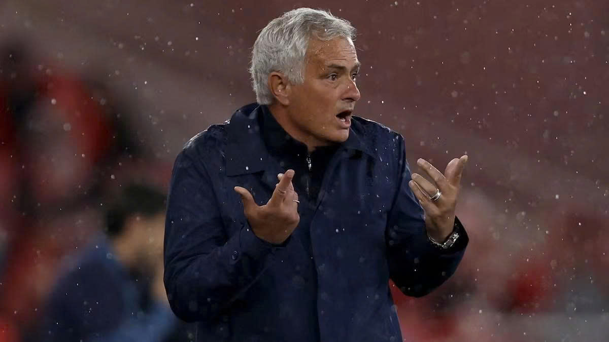 Mourinho t&aacute;i xuất để &ldquo;dẹp loạn&rdquo; ph&ograve;ng thay đồ Real Madrid - Ảnh 1.