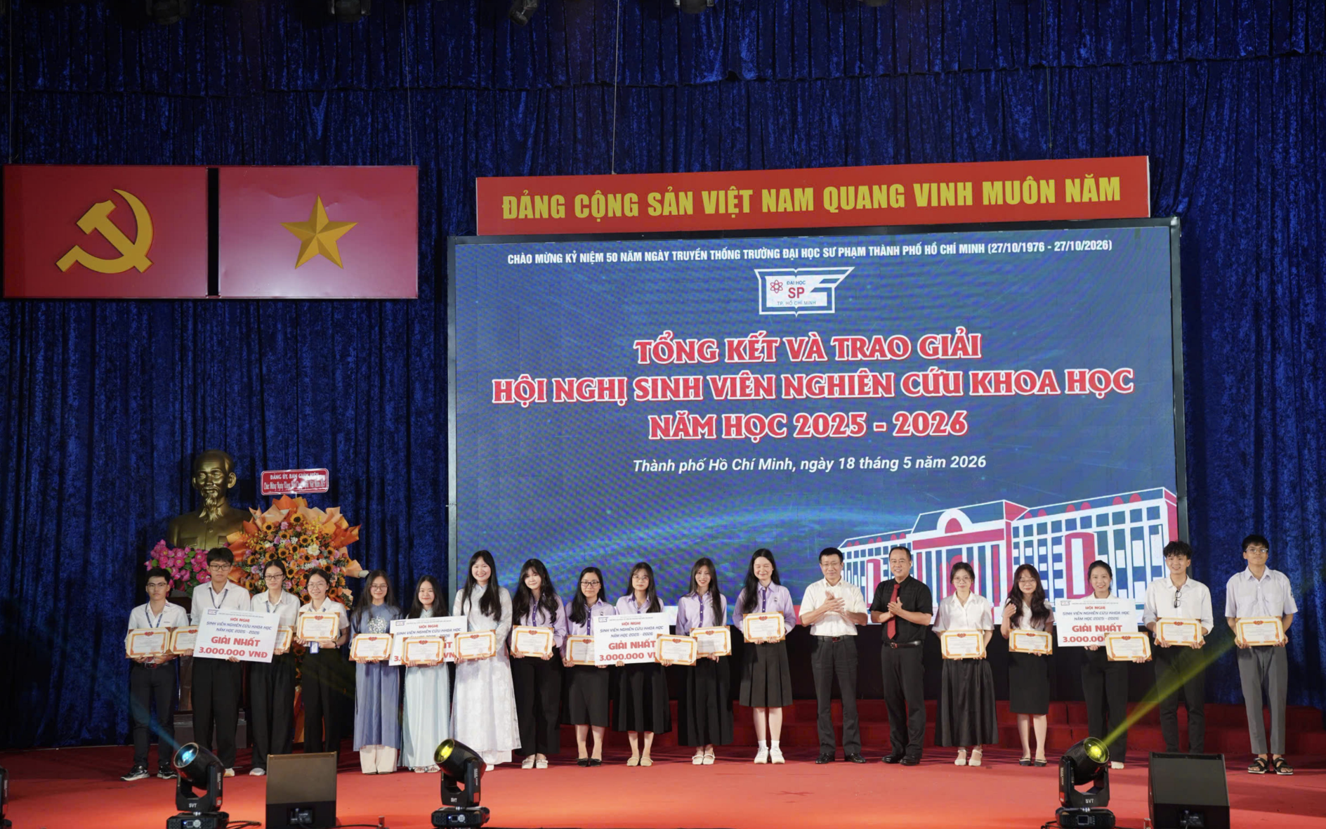 Sinh viên Trường ĐH Sư phạm TPHCM gây ấn tượng với các đề tài nghiên cứu khoa học giàu tính ứng dụng