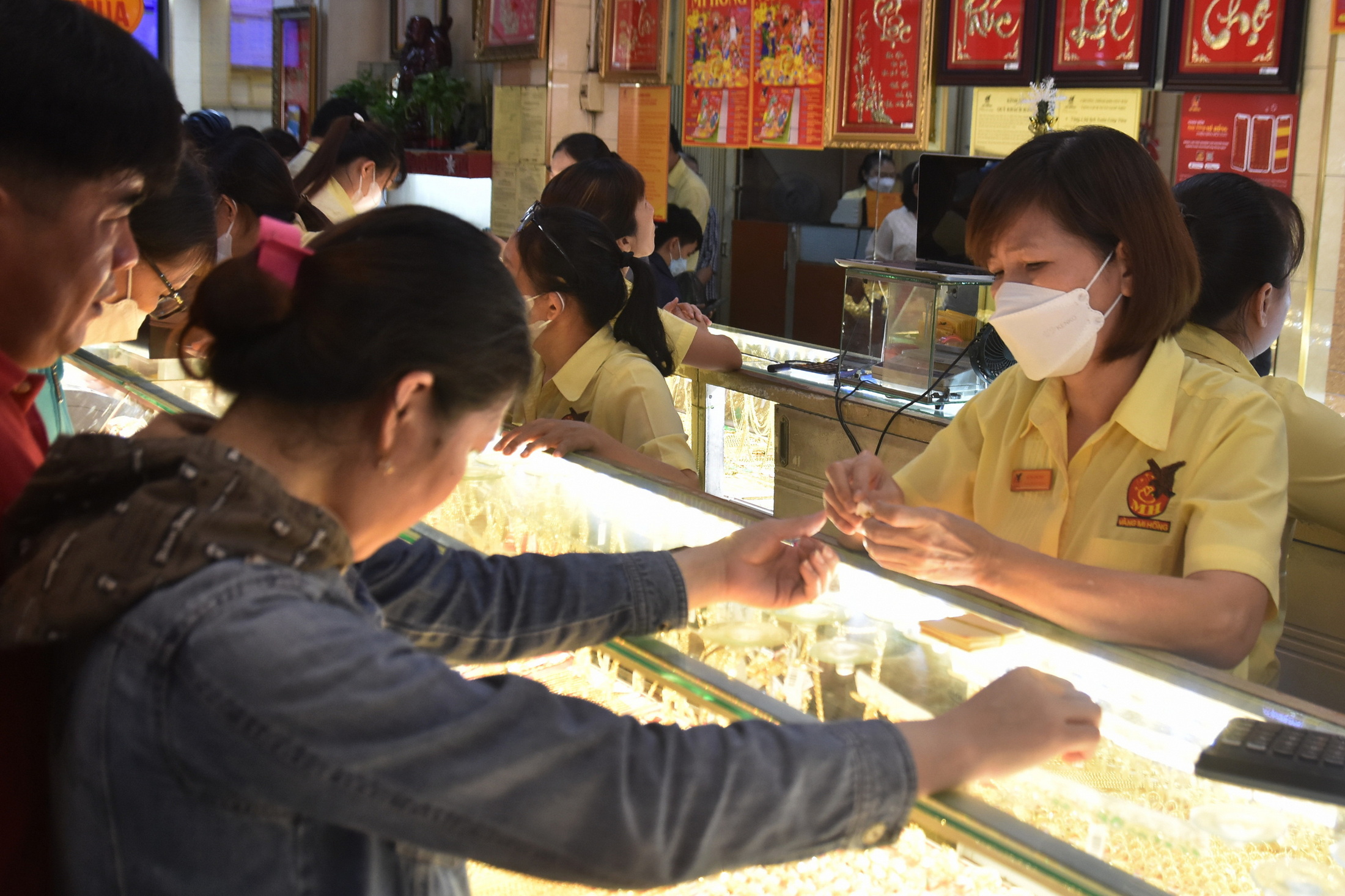 Gi&aacute; v&agrave;ng h&ocirc;m nay 19-5: V&agrave;ng thế giới tăng trở lại - Ảnh 1.
