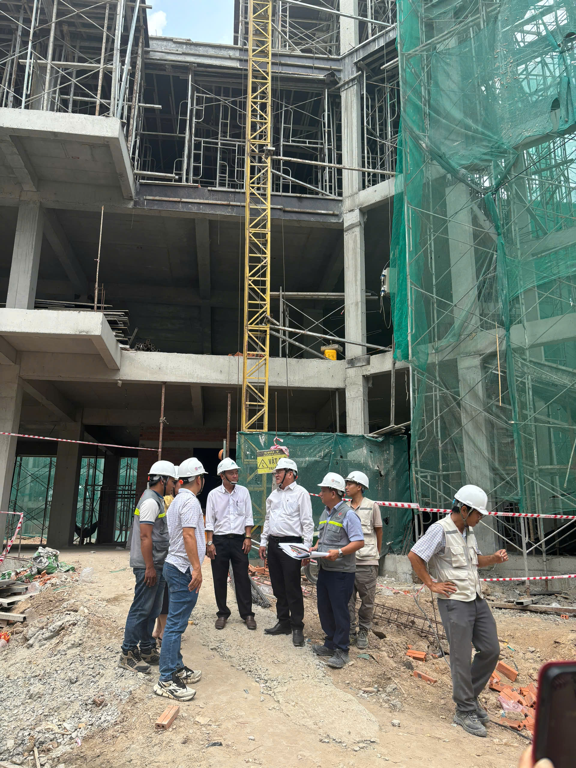 Sở GD-ĐT TPHCM nói về "điểm nóng" thiếu hụt trường lớp và giáo viên - Ảnh 1.