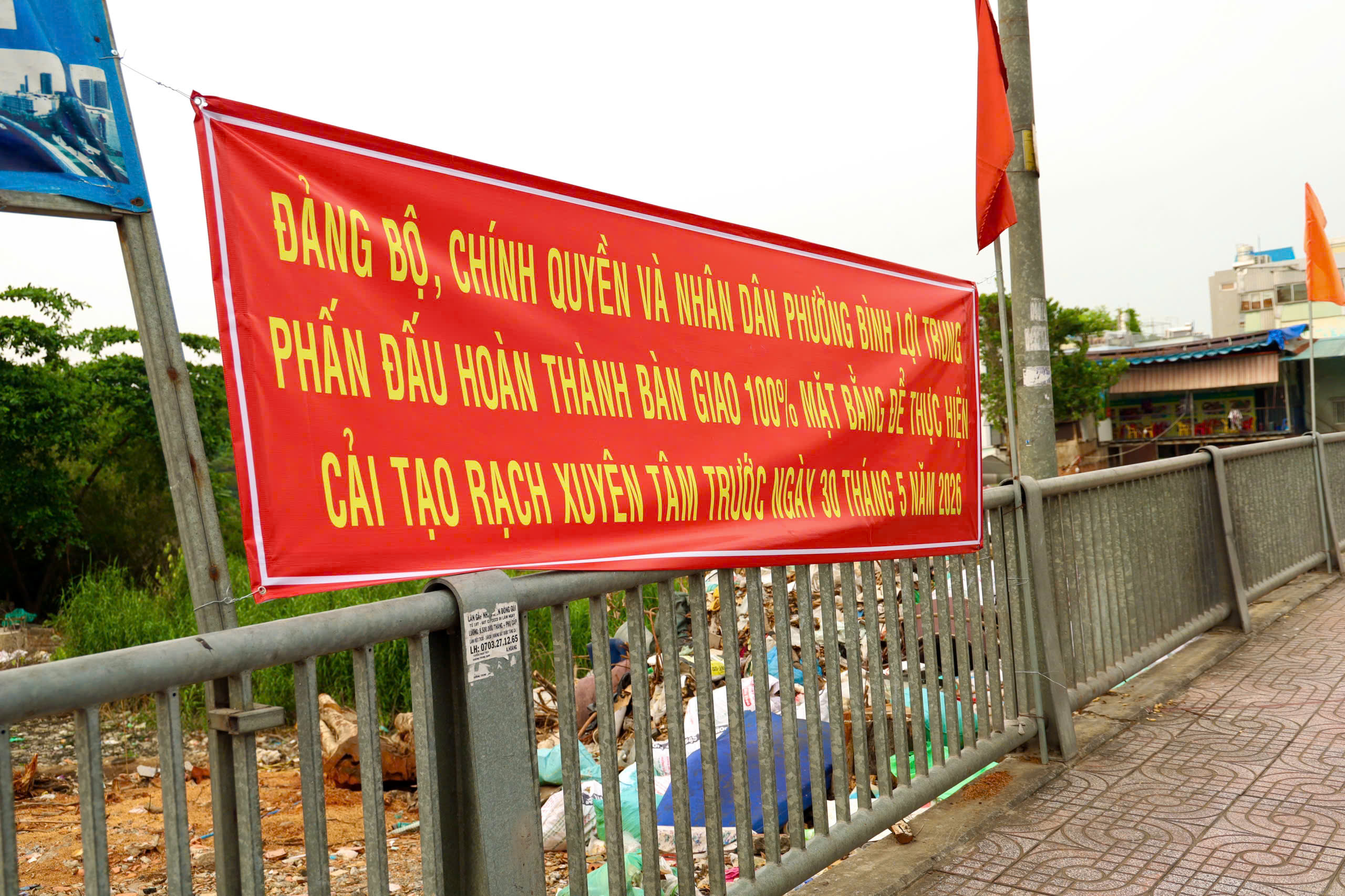 Rạch Xuy&ecirc;n T&acirc;m đoạn qua trường đại học Văn Lang dần th&agrave;nh h&igrave;nh - Ảnh 12.