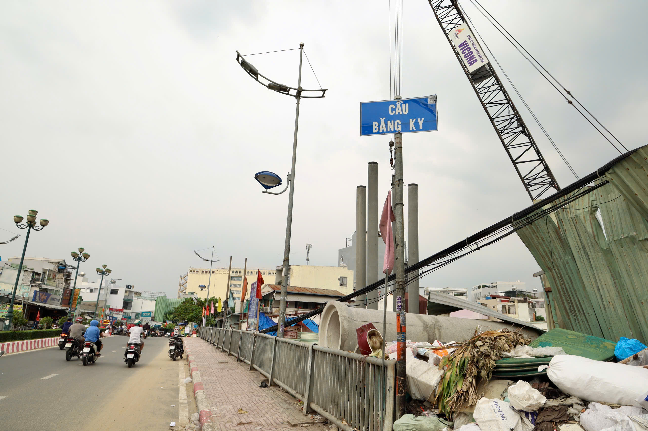 Rạch Xuy&ecirc;n T&acirc;m đoạn qua trường đại học Văn Lang dần th&agrave;nh h&igrave;nh - Ảnh 9.