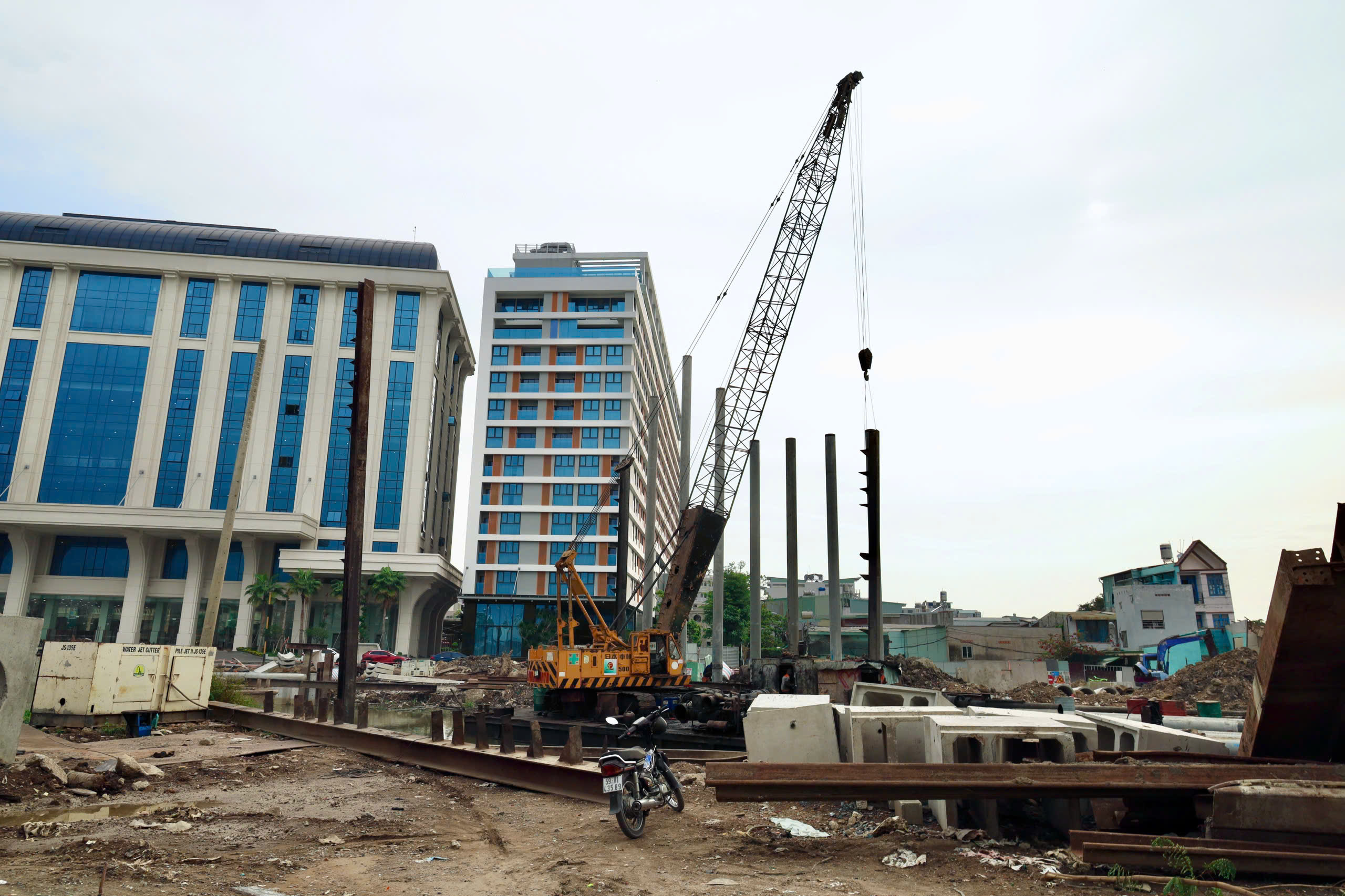 Rạch Xuy&ecirc;n T&acirc;m đoạn qua trường đại học Văn Lang dần th&agrave;nh h&igrave;nh - Ảnh 7.