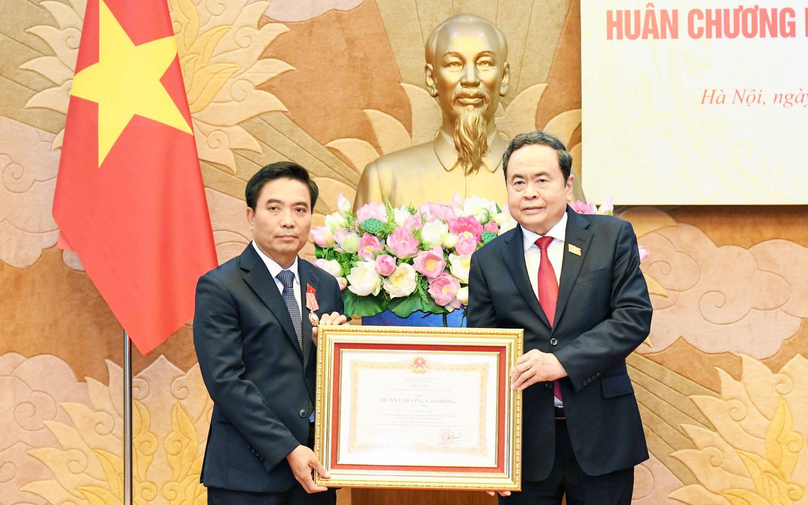 Phó Chủ tịch Quốc hội Nguyễn Doãn Anh nhận Huân chương Lao động hạng Nhất