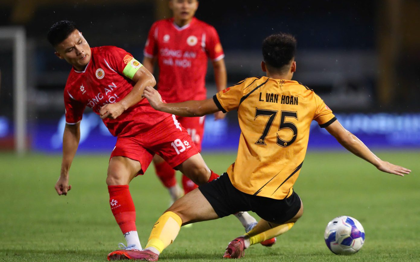 V-League 2025-2026: "Mưa bàn thắng" ở vòng 23, khán giả tiếp tục phủ kín khán đài