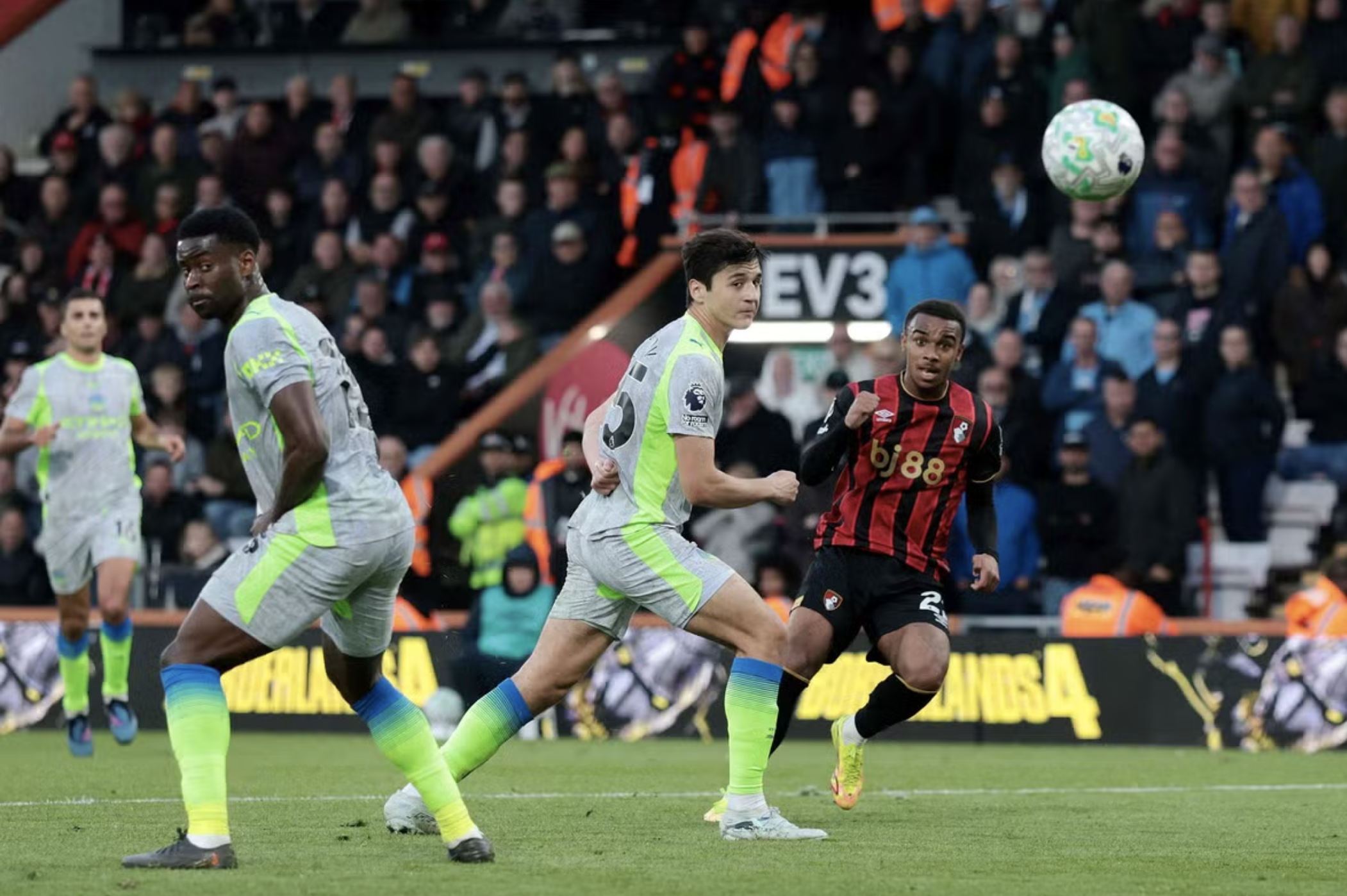 Man City tung cờ trắng, Arsenal chính thức vô địch Ngoại hạng Anh - Ảnh 3.