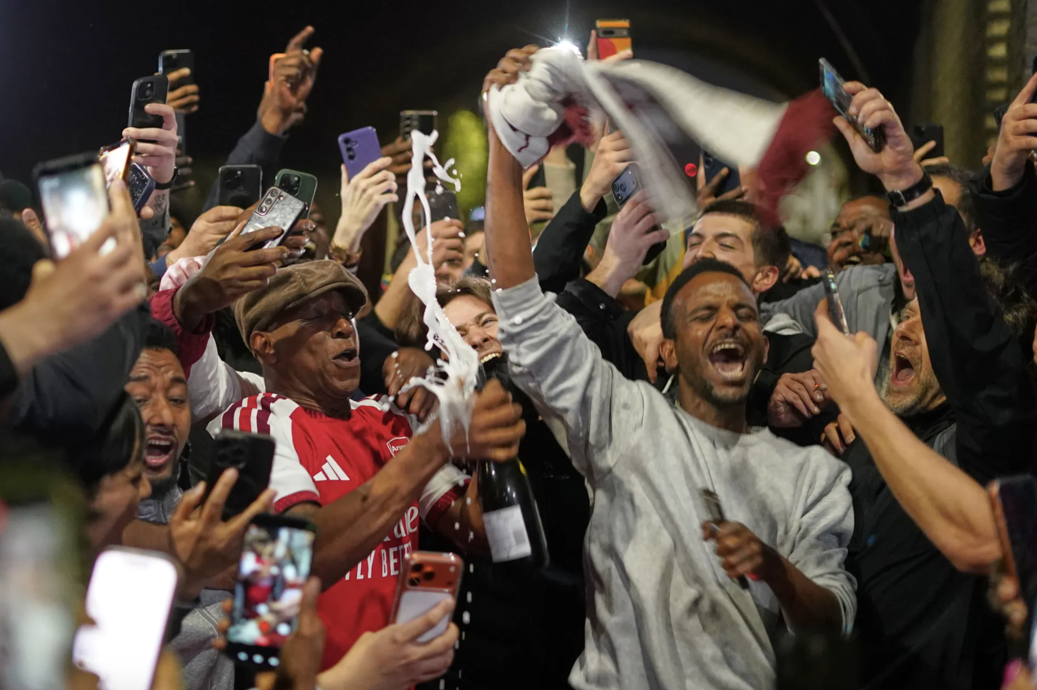 22 năm chờ đợi, Arsenal ch&iacute;nh thức v&ocirc; địch Premier League   - Ảnh 7.