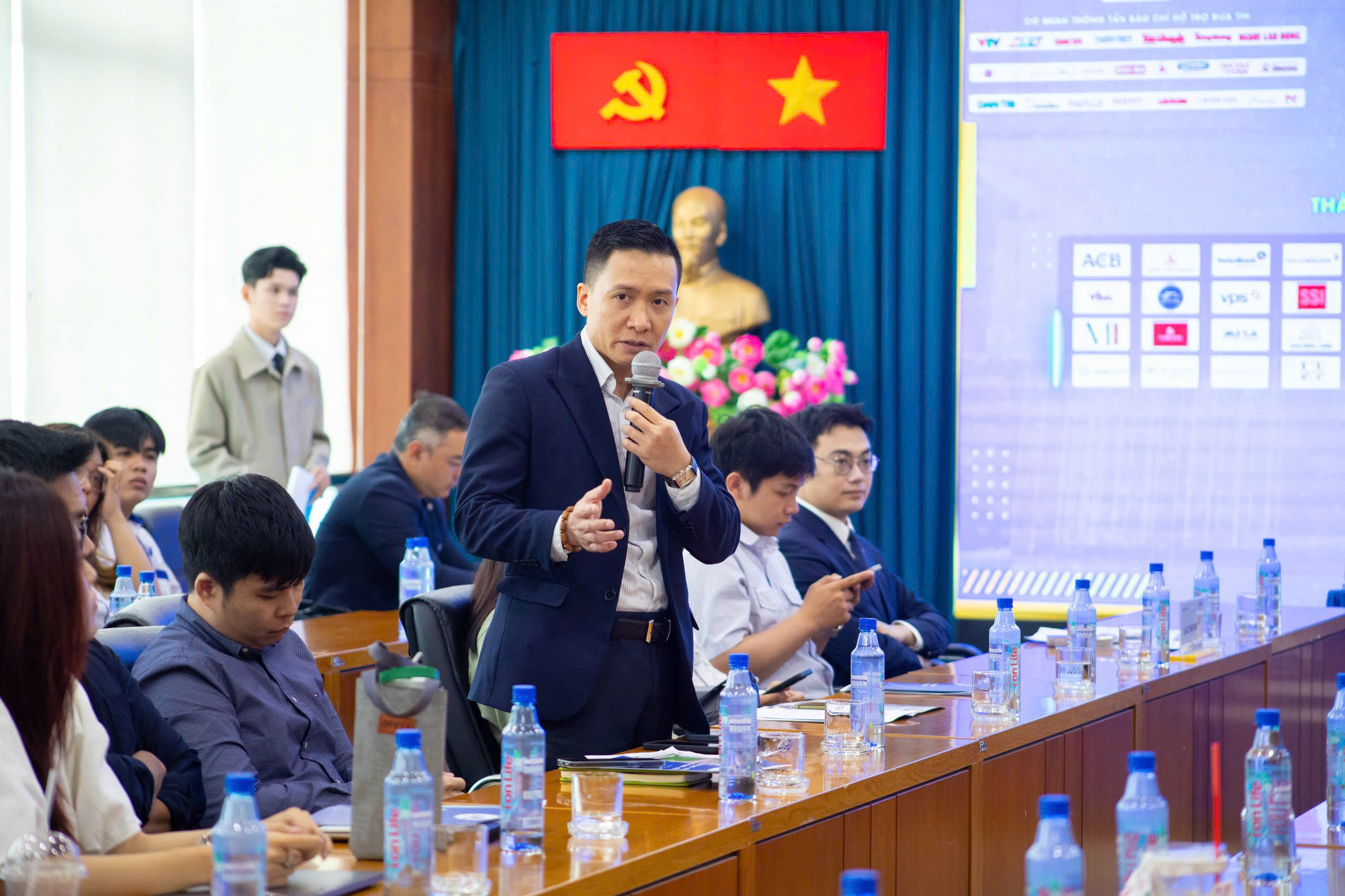 Doanh nghiệp cần g&igrave; ở sinh vi&ecirc;n mới ra trường? - Ảnh 2.