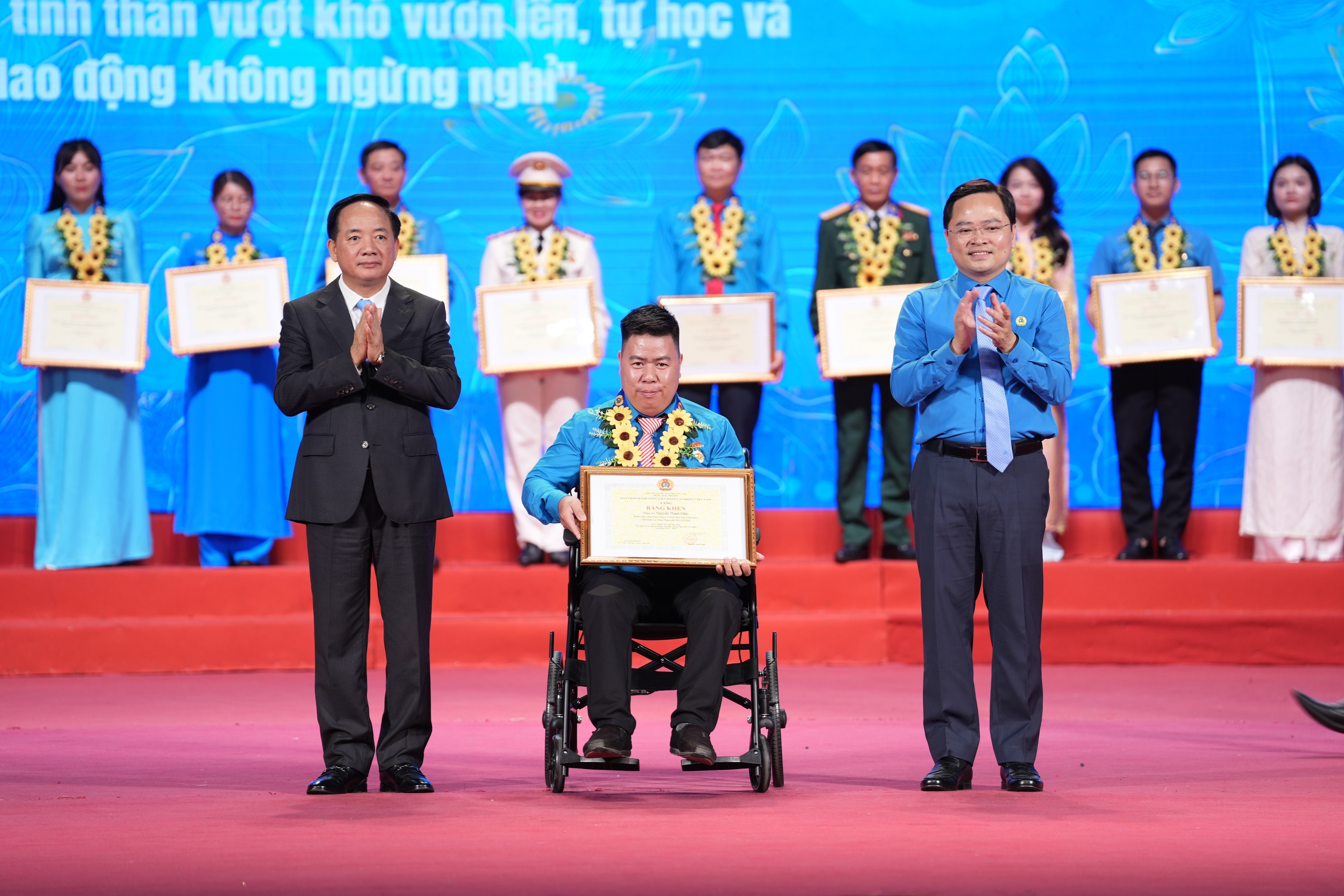 7 gương s&aacute;ng C&ocirc;ng đo&agrave;n TPHCM được t&ocirc;n vinh điển h&igrave;nh học B&aacute;c - Ảnh 3.