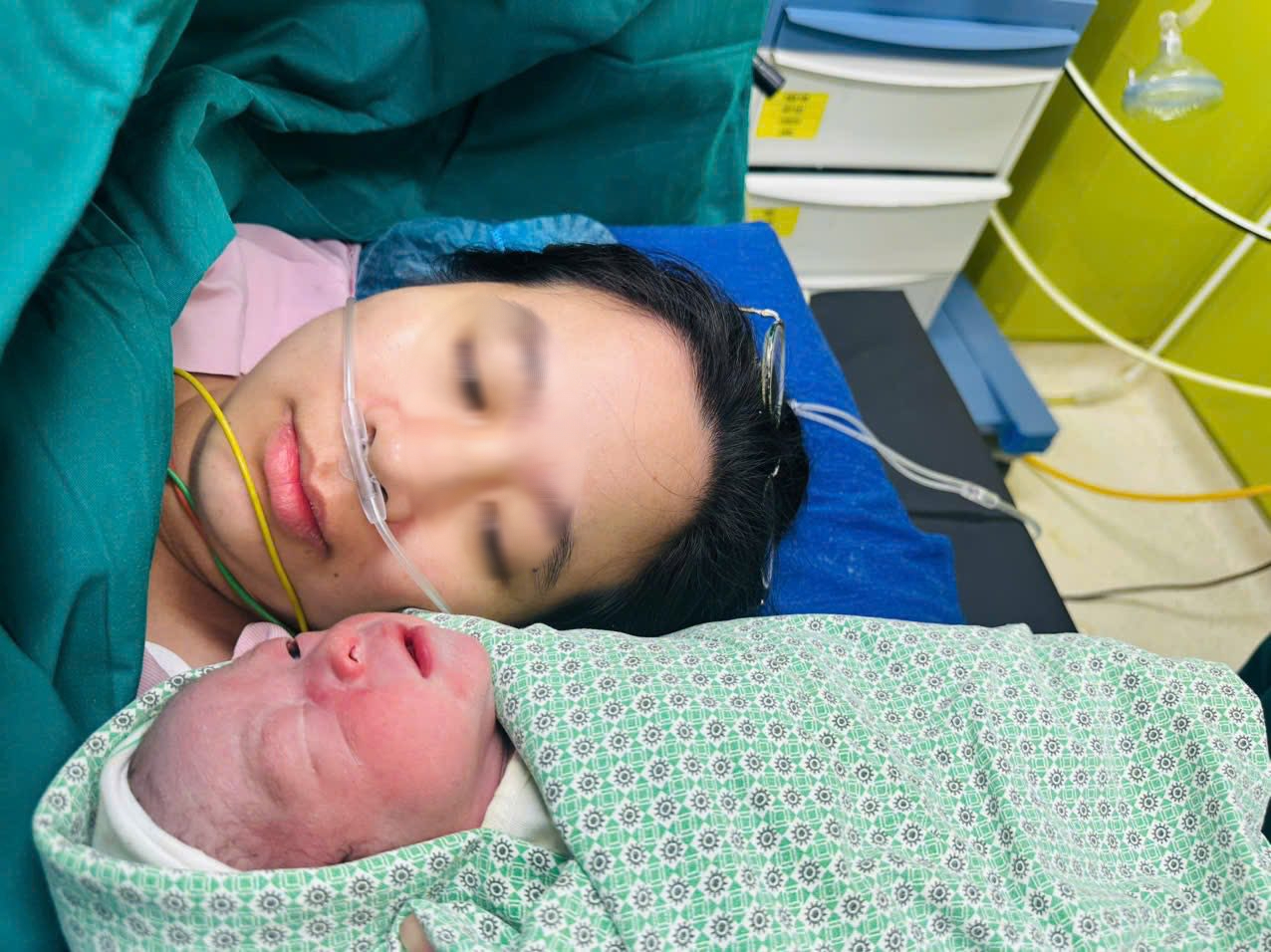 Ch&iacute;nh thức hỗ trợ tiền cho phụ nữ sinh hai con trước 35 tuổi - Ảnh 2.