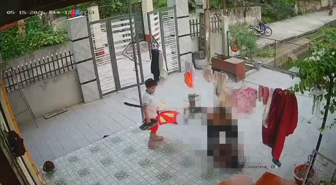 Ch&aacute;u b&eacute; 11 tuổi bị đ&aacute;nh d&atilde; man ở Hưng Y&ecirc;n v&igrave; nghi lấy diều của bạn - Ảnh 2.