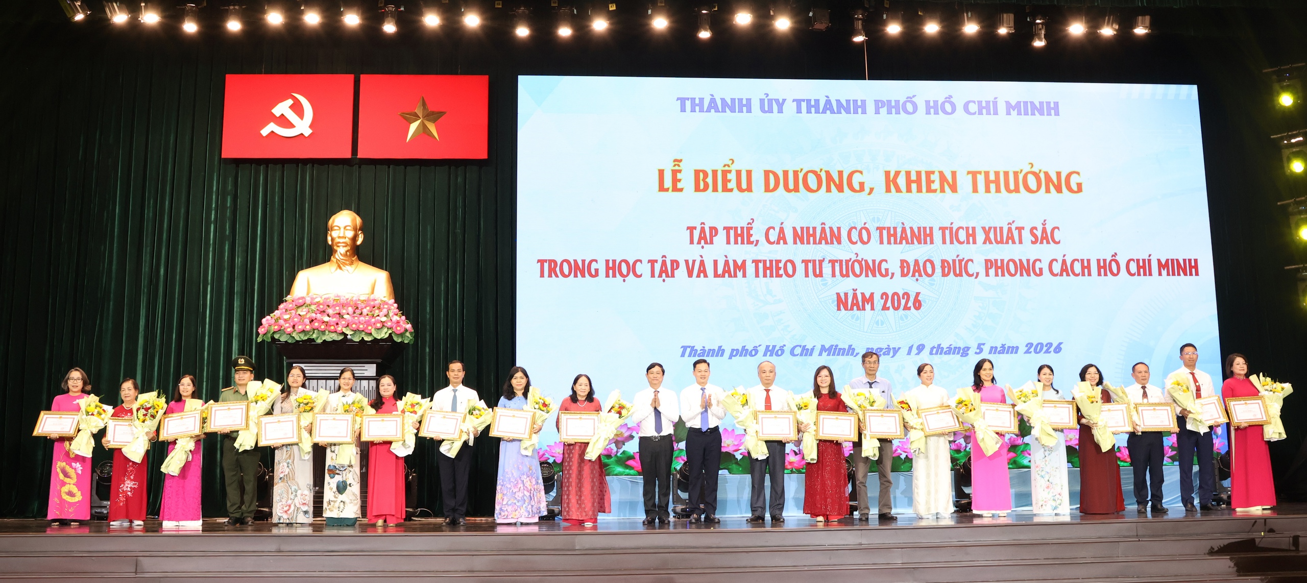 Thành ủy TPHCM biểu dương 358 điển hình học Bác - Ảnh 5.