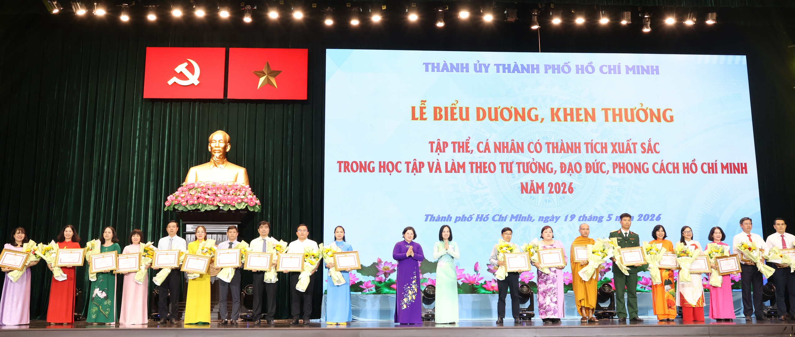 Thành ủy TPHCM biểu dương 358 điển hình học Bác - Ảnh 7.