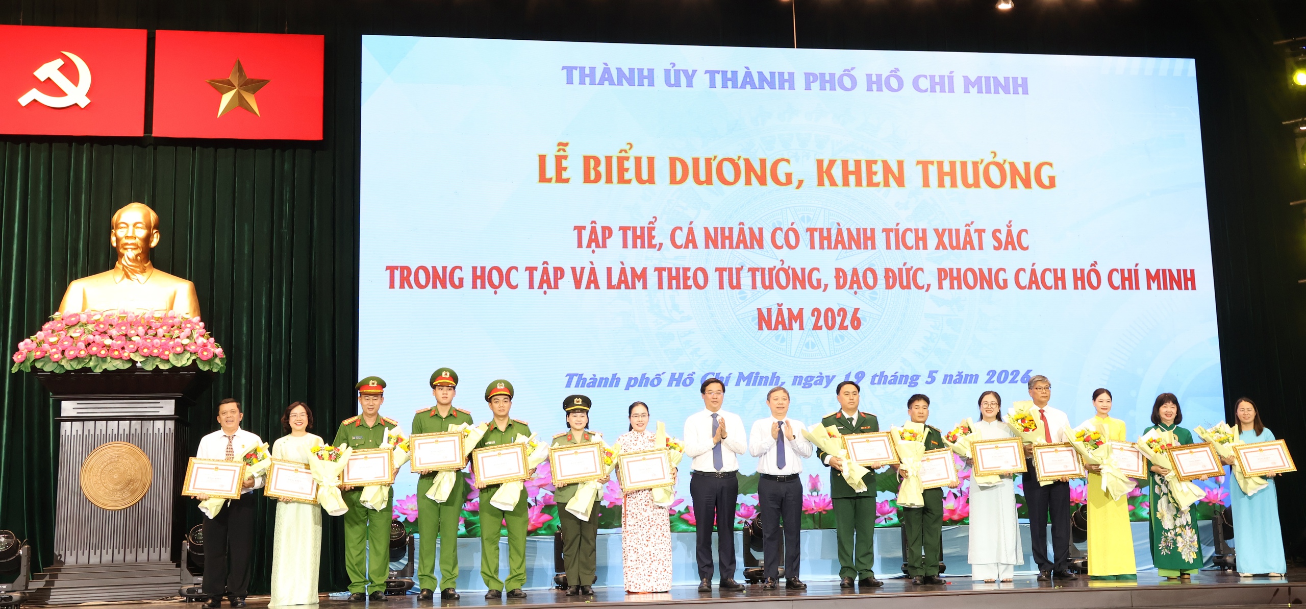Thành ủy TPHCM biểu dương 358 điển hình học Bác - Ảnh 10.