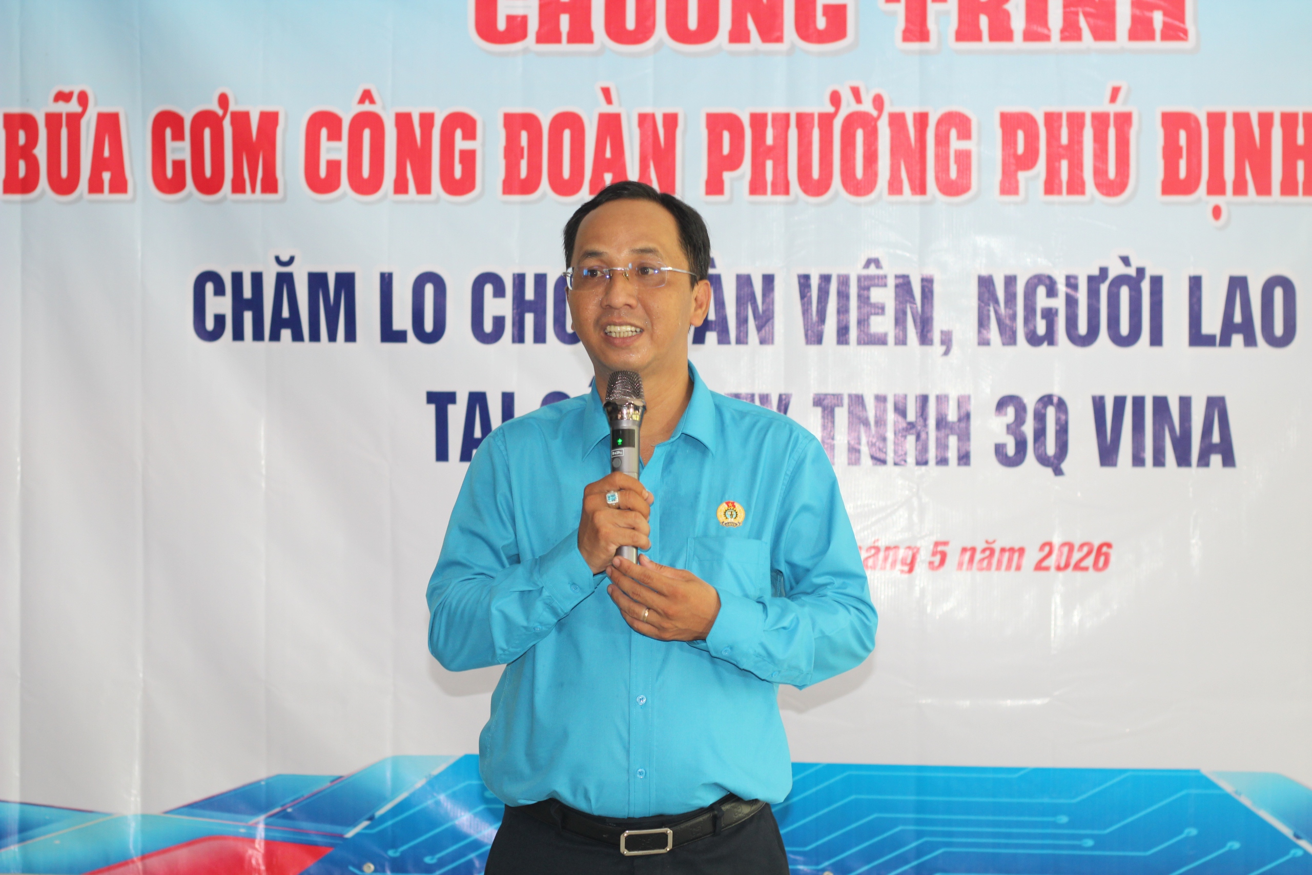 H&agrave;ng trăm c&ocirc;ng nh&acirc;n thưởng thức Bữa cơm C&ocirc;ng đo&agrave;n - Ảnh 1.