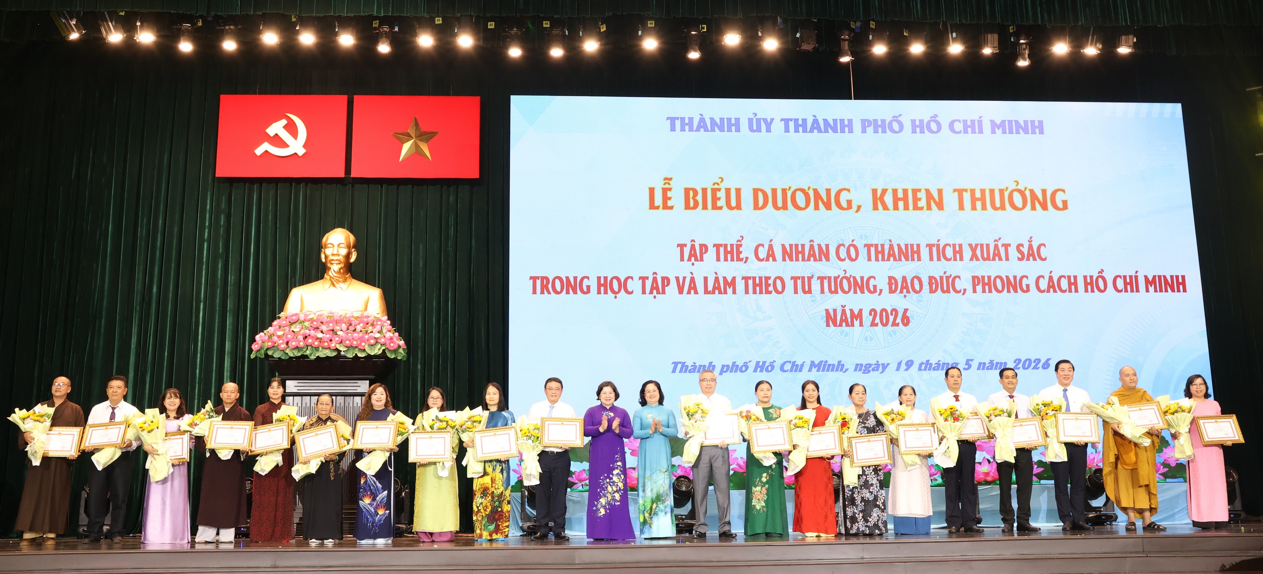 Thành ủy TPHCM biểu dương 358 điển hình học Bác - Ảnh 13.