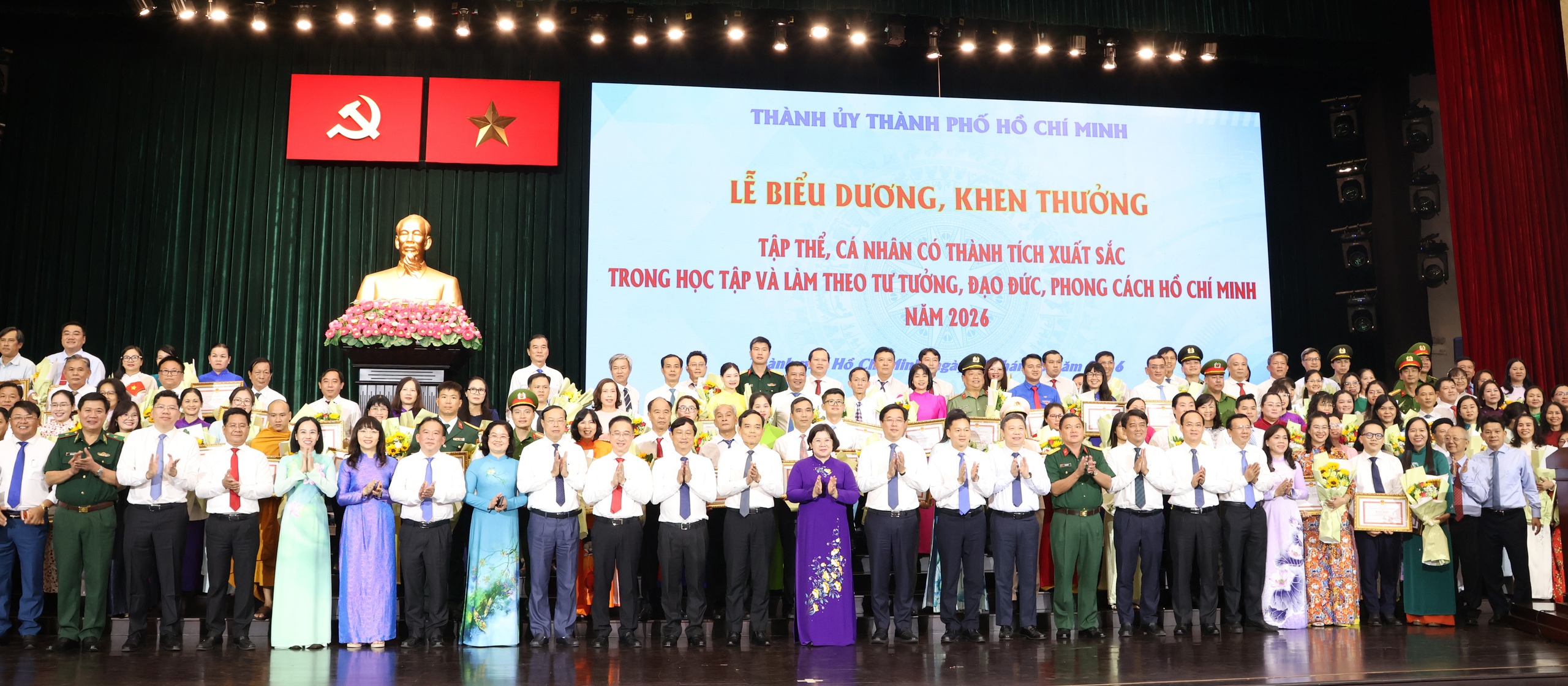 Thành ủy TPHCM biểu dương 358 điển hình học Bác - Ảnh 1.