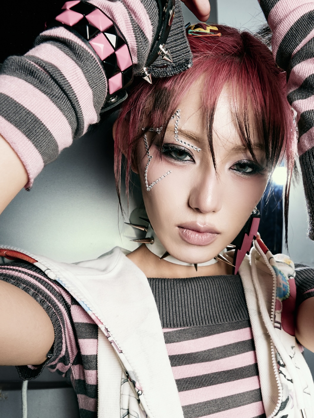 m tú trở lại với "Nói em điên" kết hợp cùng rapper Liu Grace - Ảnh 2.