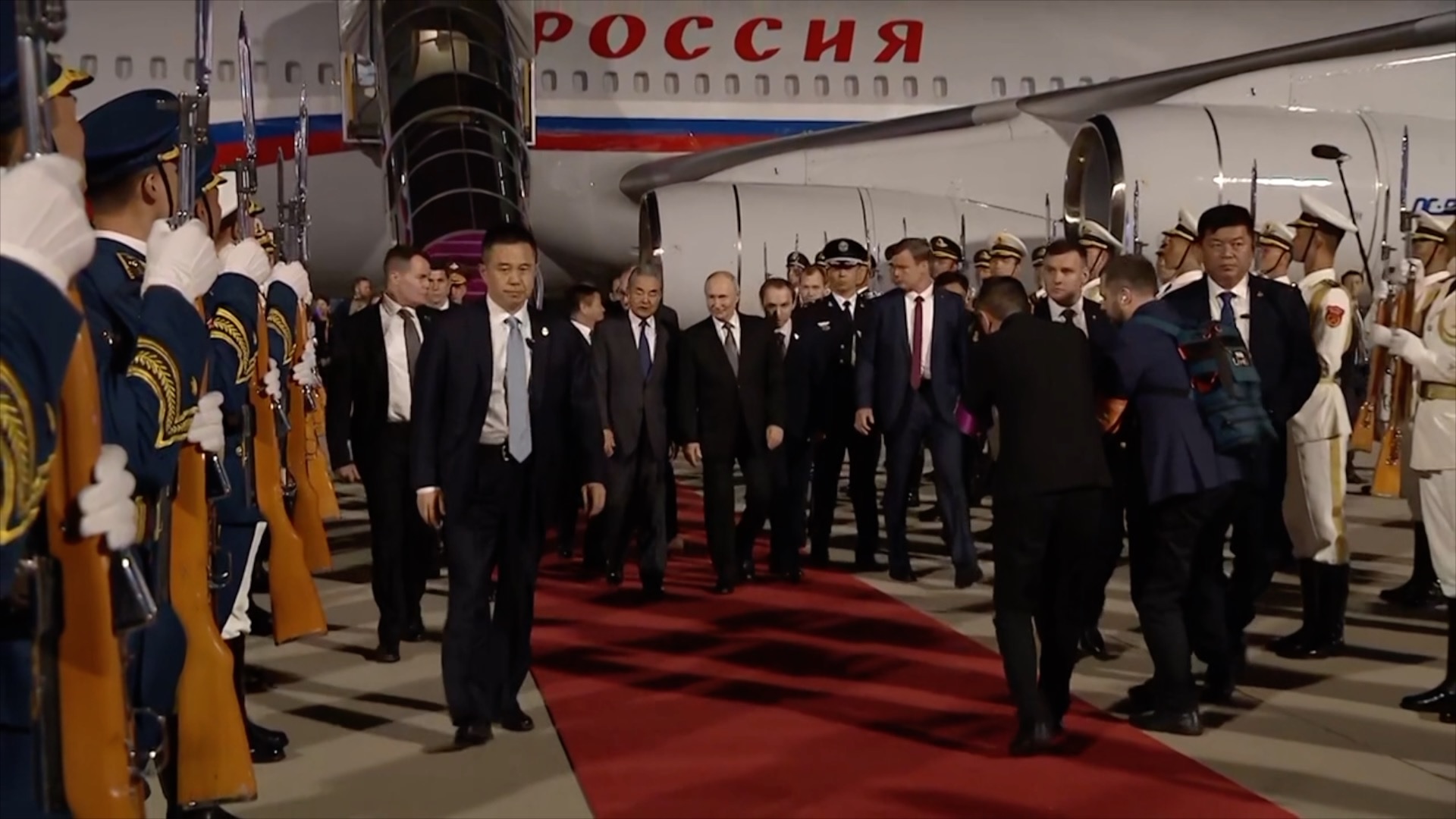 Tổng thống Nga Vladimir Putin đến Bắc Kinh - Ảnh 2.