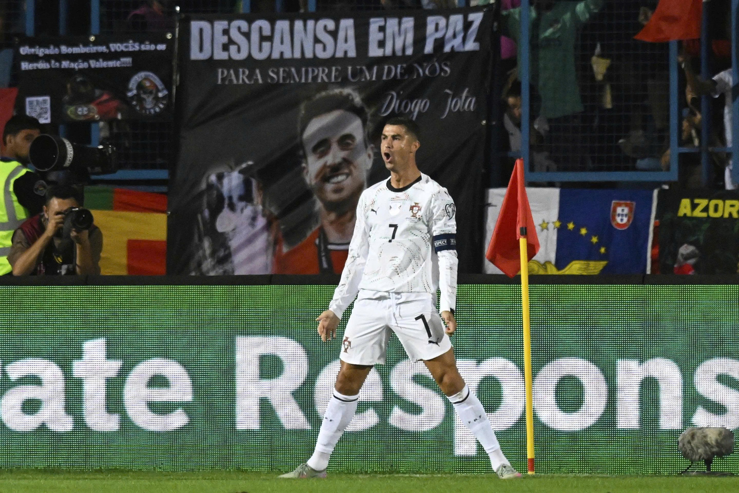 Ronaldo sẵn sàng cho kỳ World Cup cuối cùng - Ảnh 1.