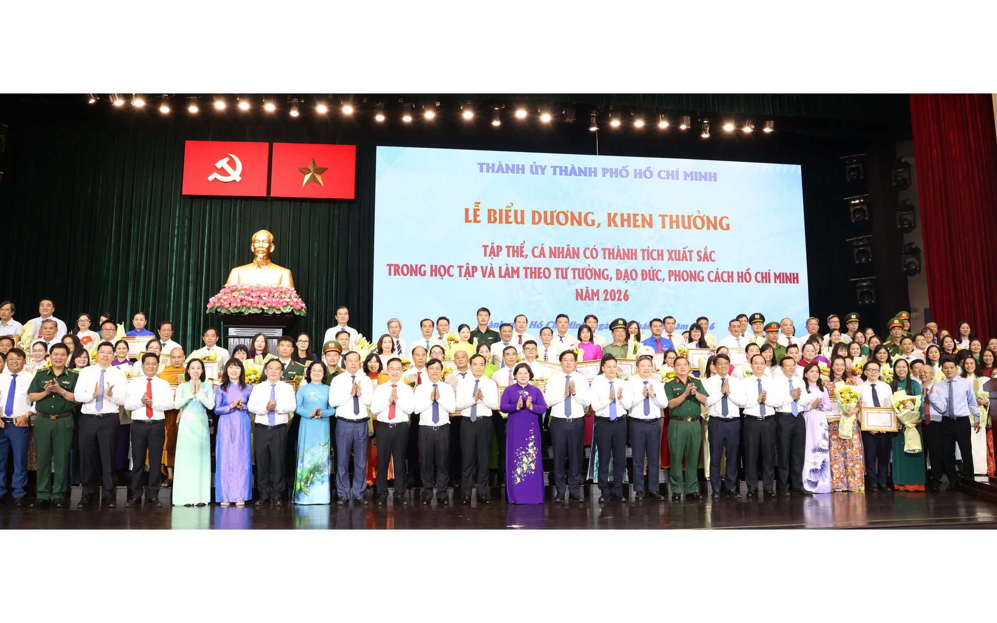 Thành ủy TPHCM biểu dương 358 điển hình học Bác