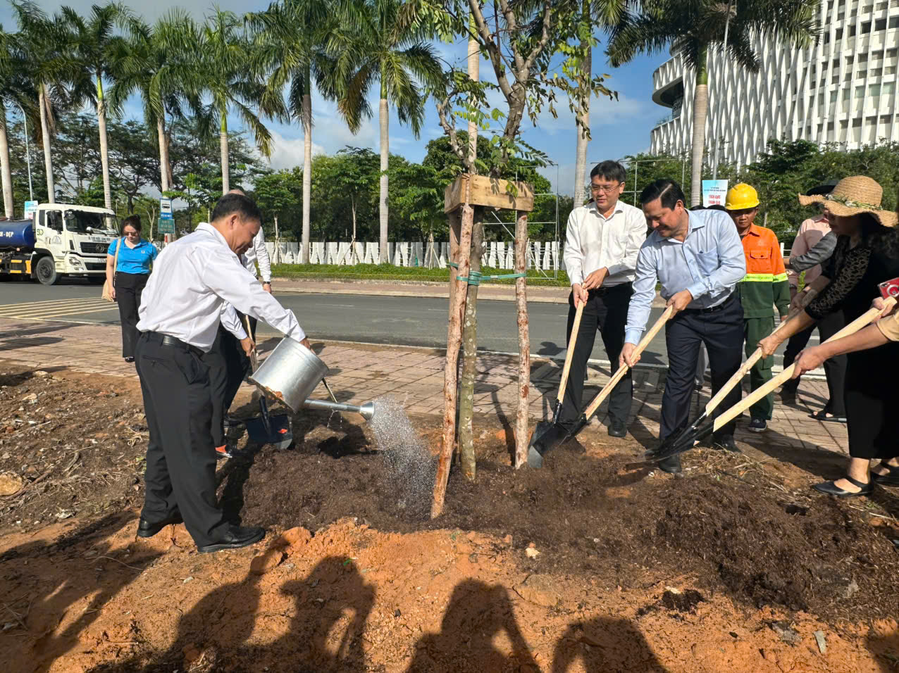 TPHCM ph&aacute;t động Tết trồng c&acirc;y 