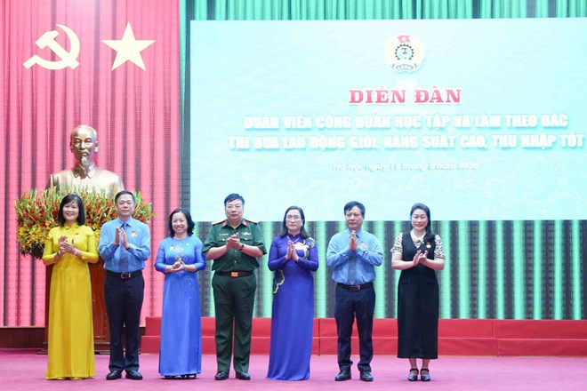 Hướng mọi hoạt động về cơ sở, lấy đoàn viên, người lao động làm trung tâm - Ảnh 1.
