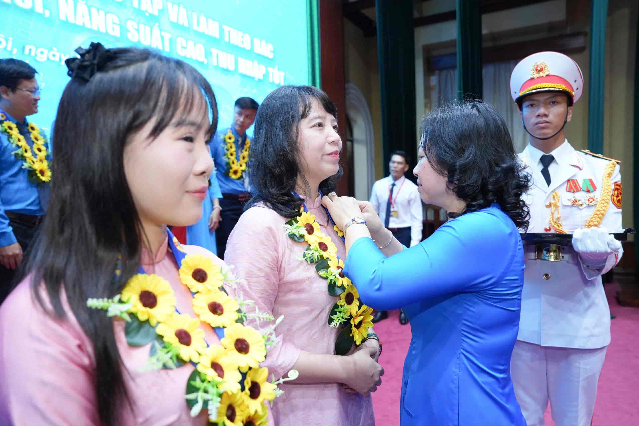 Hướng mọi hoạt động về cơ sở, lấy đoàn viên, người lao động làm trung tâm - Ảnh 3.