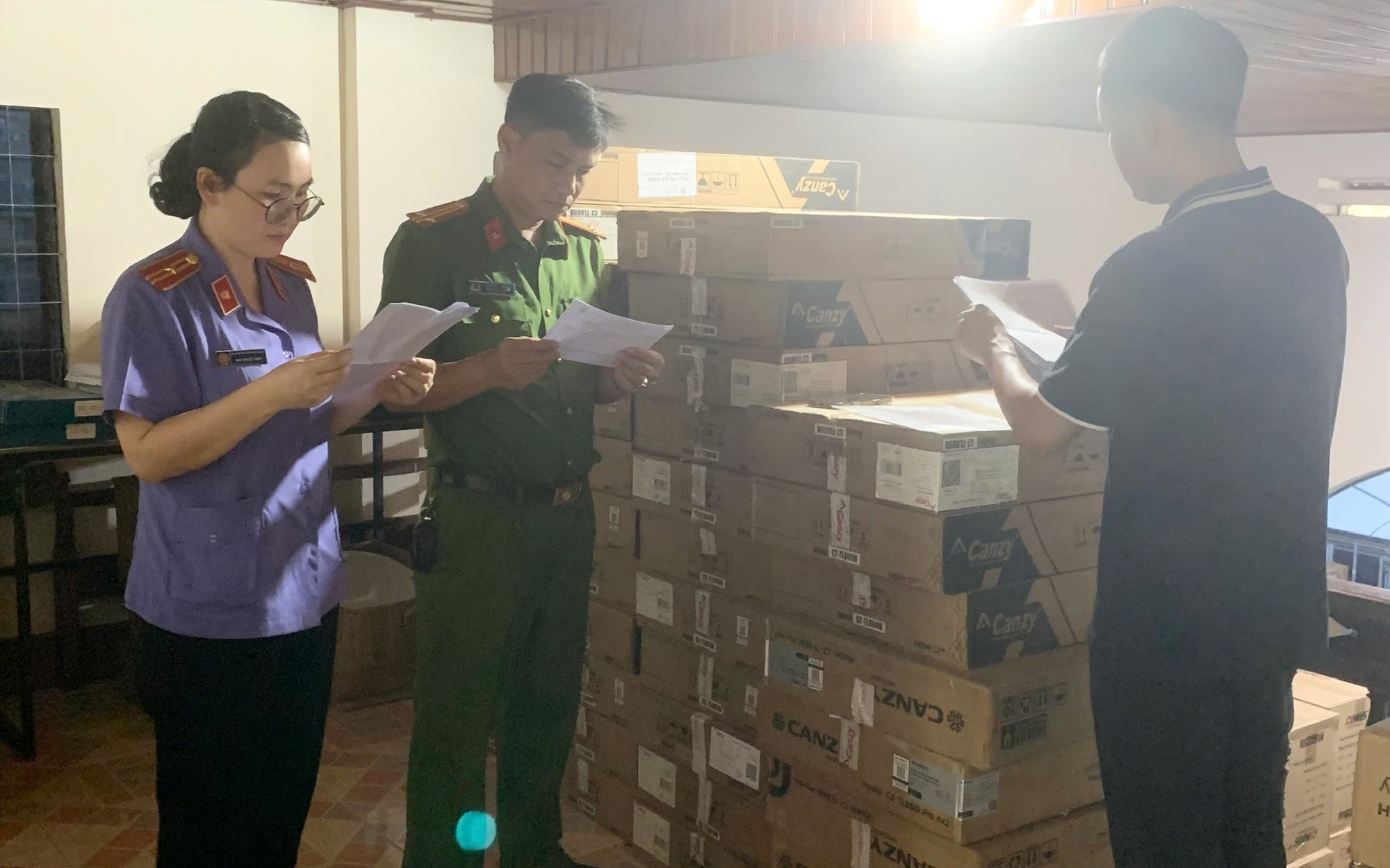 Khởi tố nhân viên quản lý cửa hàng "hô biến" xuất xứ hàng hóa