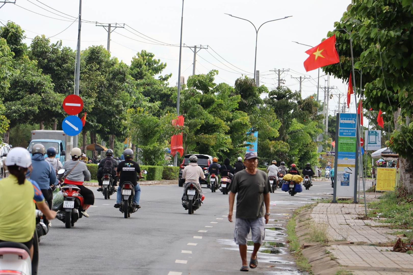 Kh&aacute;nh th&agrave;nh "Đường cờ Tổ quốc" thứ 20 tại TP Cần Thơ - Ảnh 4.