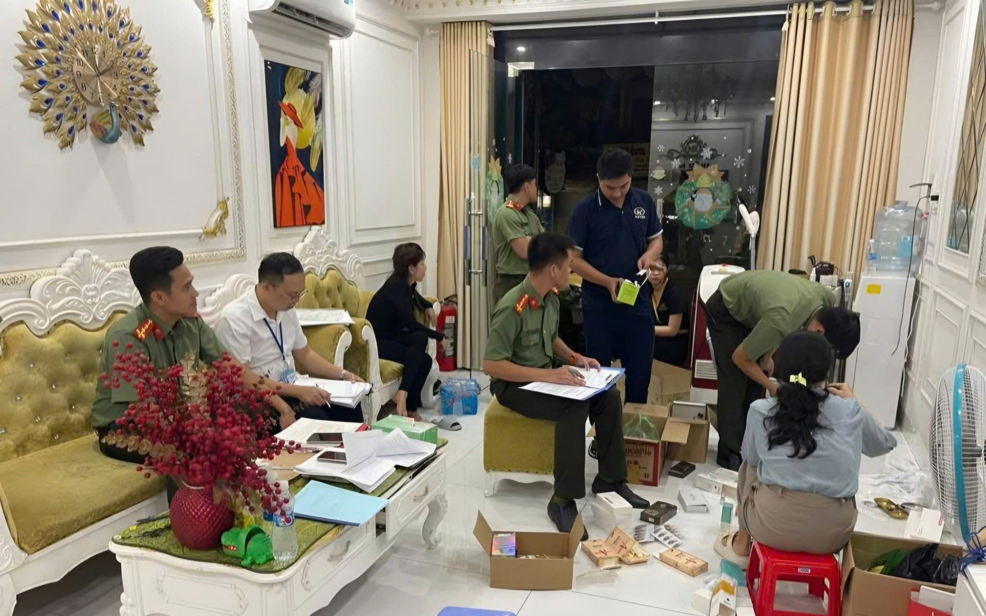 TPHCM: Công an kêu gọi người từng thực hiện thẩm mỹ xâm lấn ở cơ sở Bee Hin đến trình báo