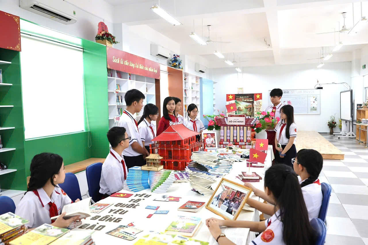 TPHCM: Phường Xóm Chiếu công bố kế hoạch tuyển sinh đầu cấp, trong đó có Trường THCS Vân Đồn - Ảnh 1.