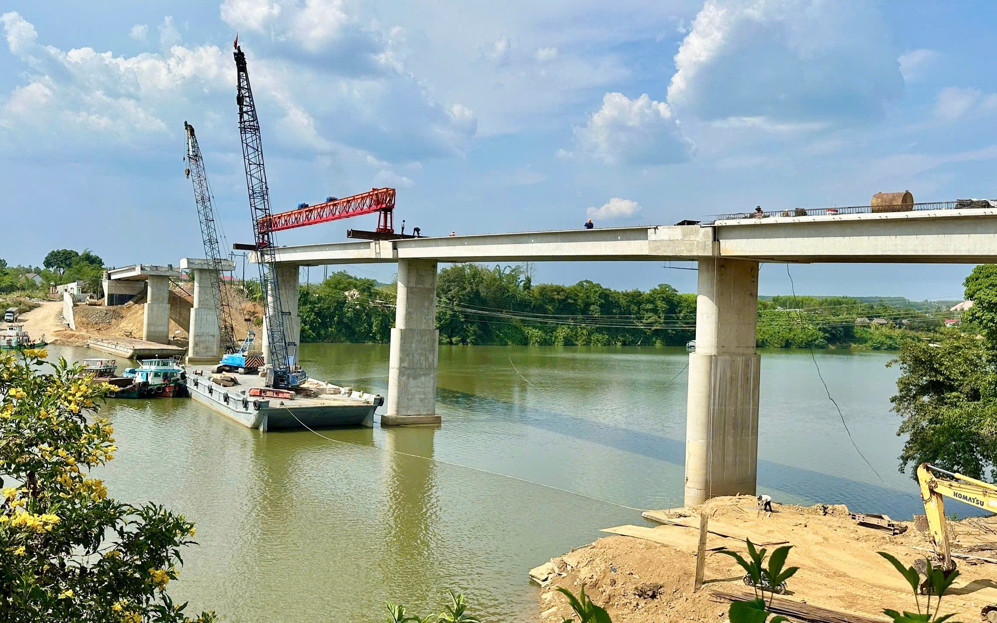 Cận cảnh cây cầu bắc qua sông Đồng Nai kết nối với TPHCM