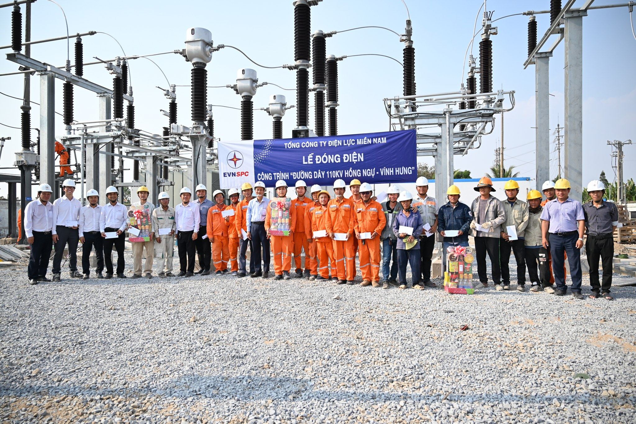 Lãnh đạo ngành điện sát cánh người lao động trên các công trình thi công xuyên lễ 30-4, 1-5 - Ảnh 7.