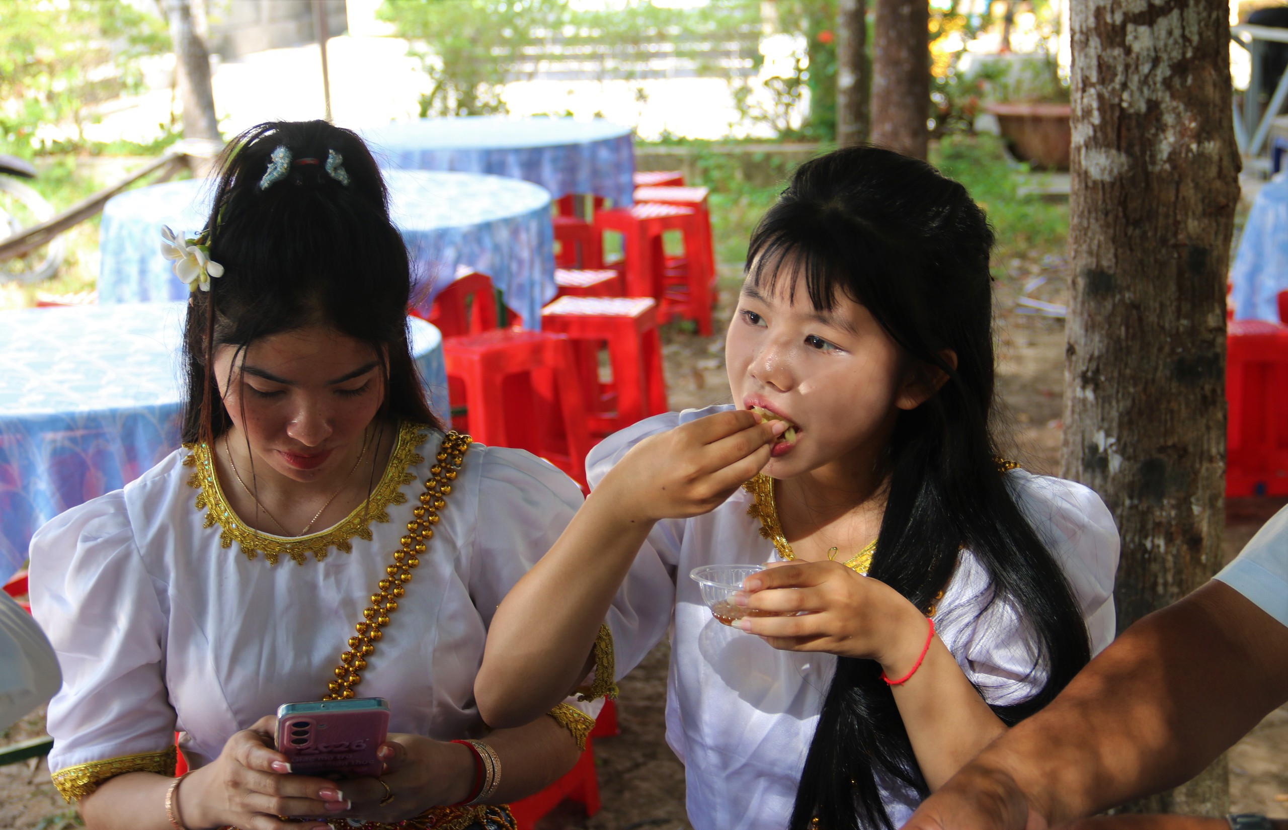 VIDEO: Hấp dấp &ldquo;v&ograve;ng quay b&aacute;nh x&egrave;o&rdquo; kh&ocirc;ng d&ugrave;ng dầu mỡ ở C&agrave; Mau - Ảnh 16.