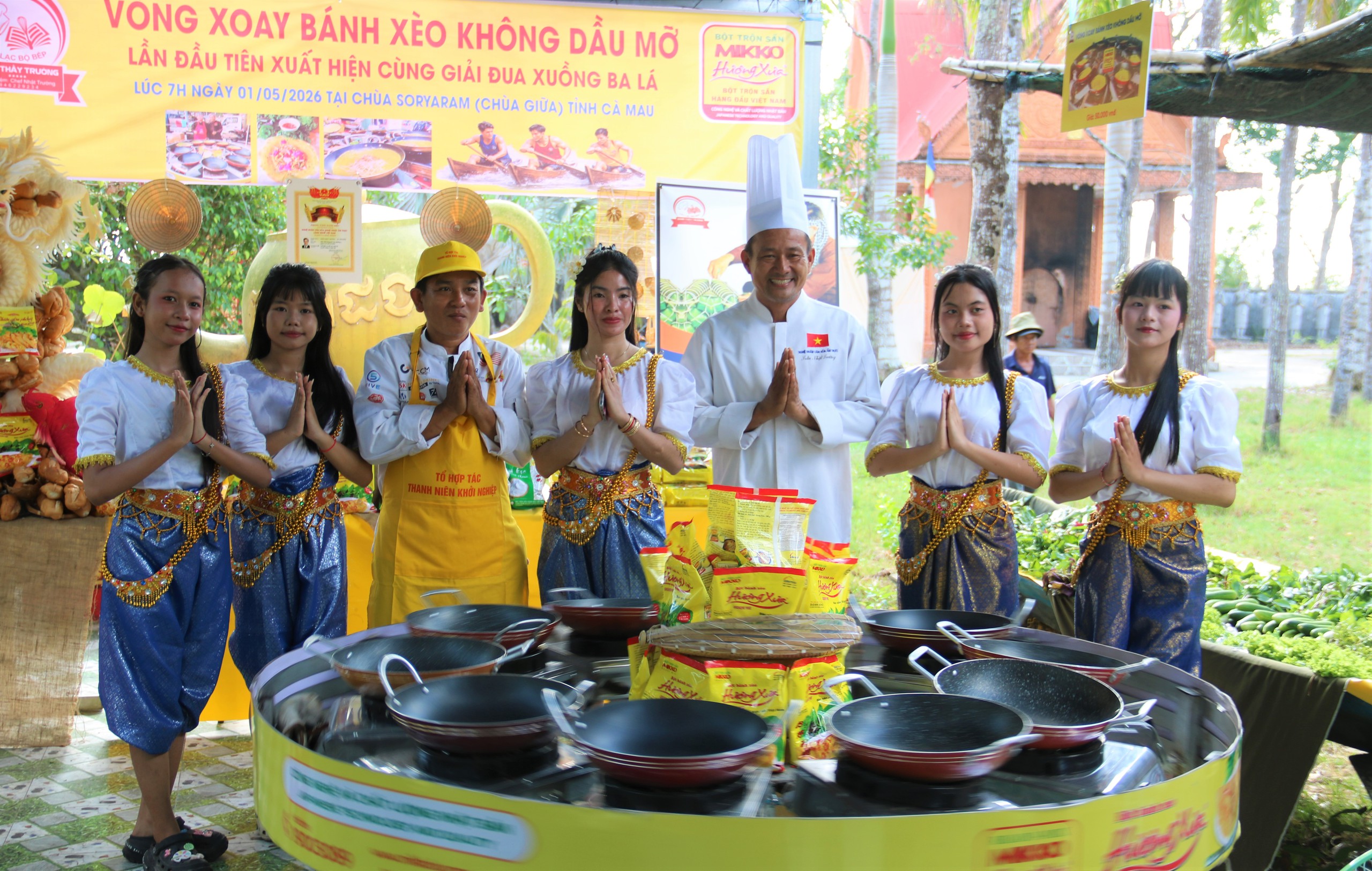 VIDEO: Hấp dấp &ldquo;v&ograve;ng quay b&aacute;nh x&egrave;o&rdquo; kh&ocirc;ng d&ugrave;ng dầu mỡ ở C&agrave; Mau - Ảnh 17.