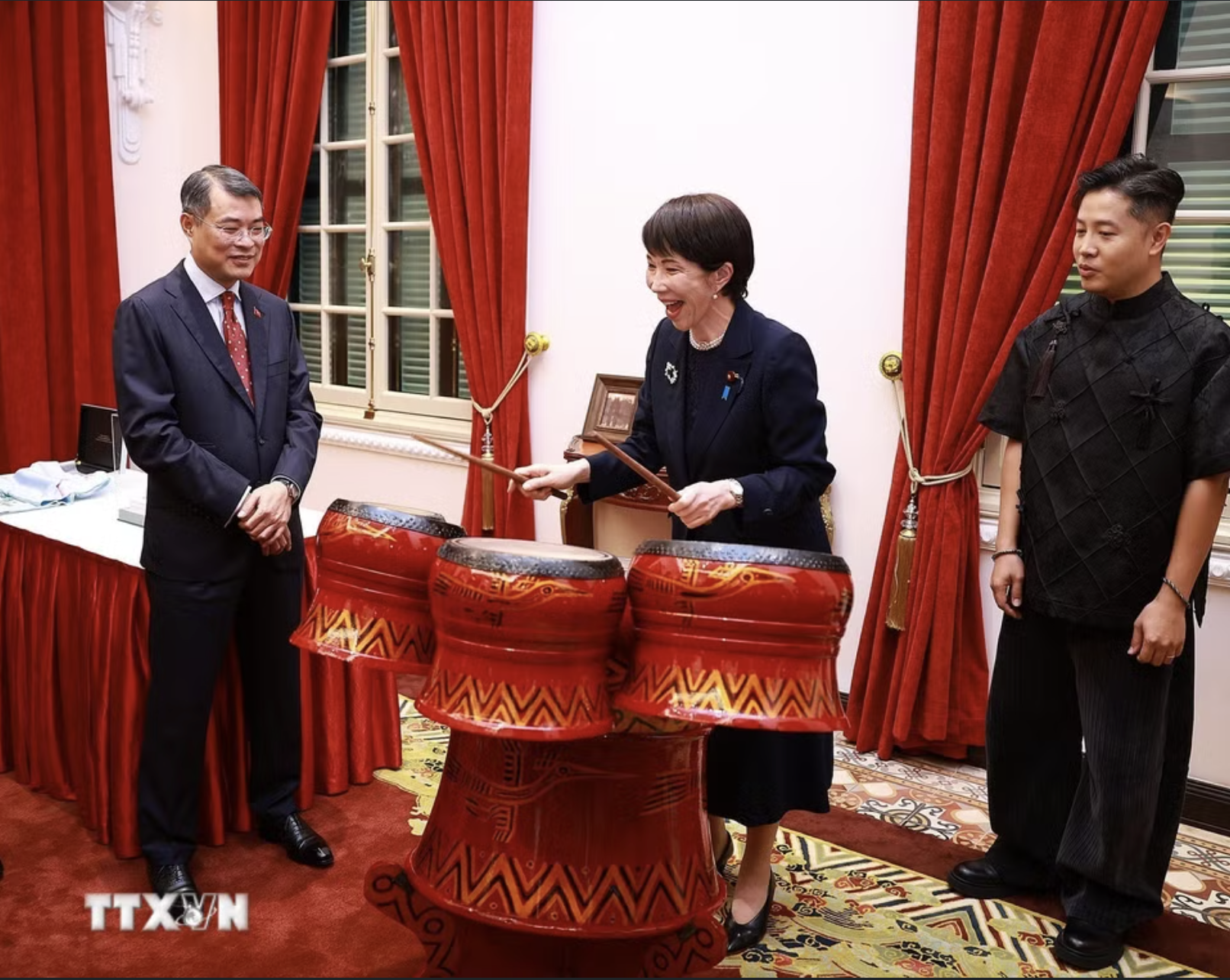 Thủ tướng Lê Minh Hưng chủ trì chiêu đãi trọng thể Thủ tướng Nhật Bản Takaichi Sanae - Ảnh 2.
