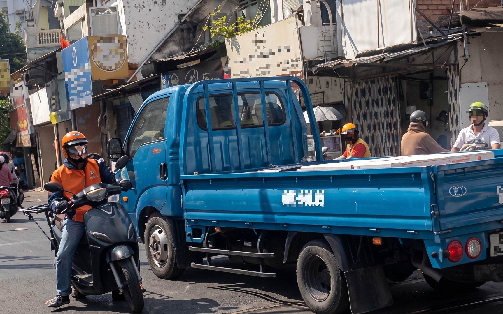 Tài xế ở TPHCM bị phạt do cố tình băng qua đường sắt