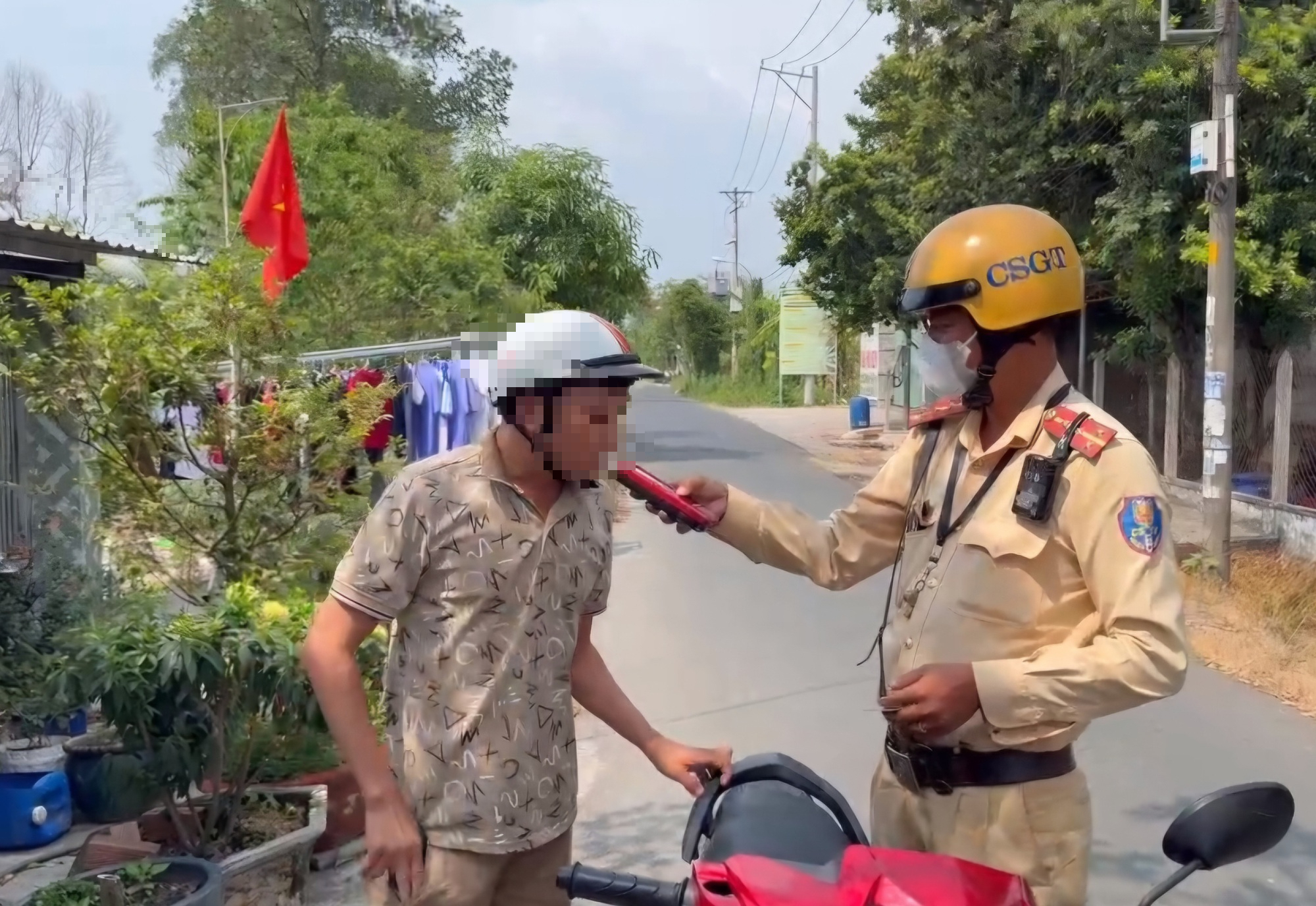 CSGT TPHCM tăng cường xử lý nồng độ cồn, bắn tốc độ ở cửa ngõ Tây Bắc - Ảnh 1.