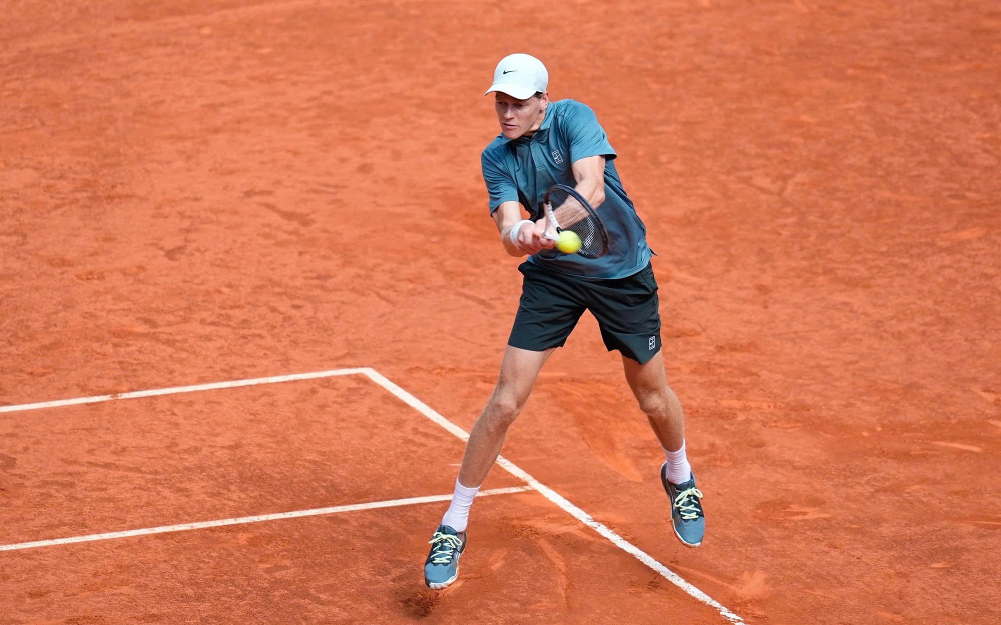 Sinner thẳng tiến chung kết Madrid Open, lập kỷ lục mới