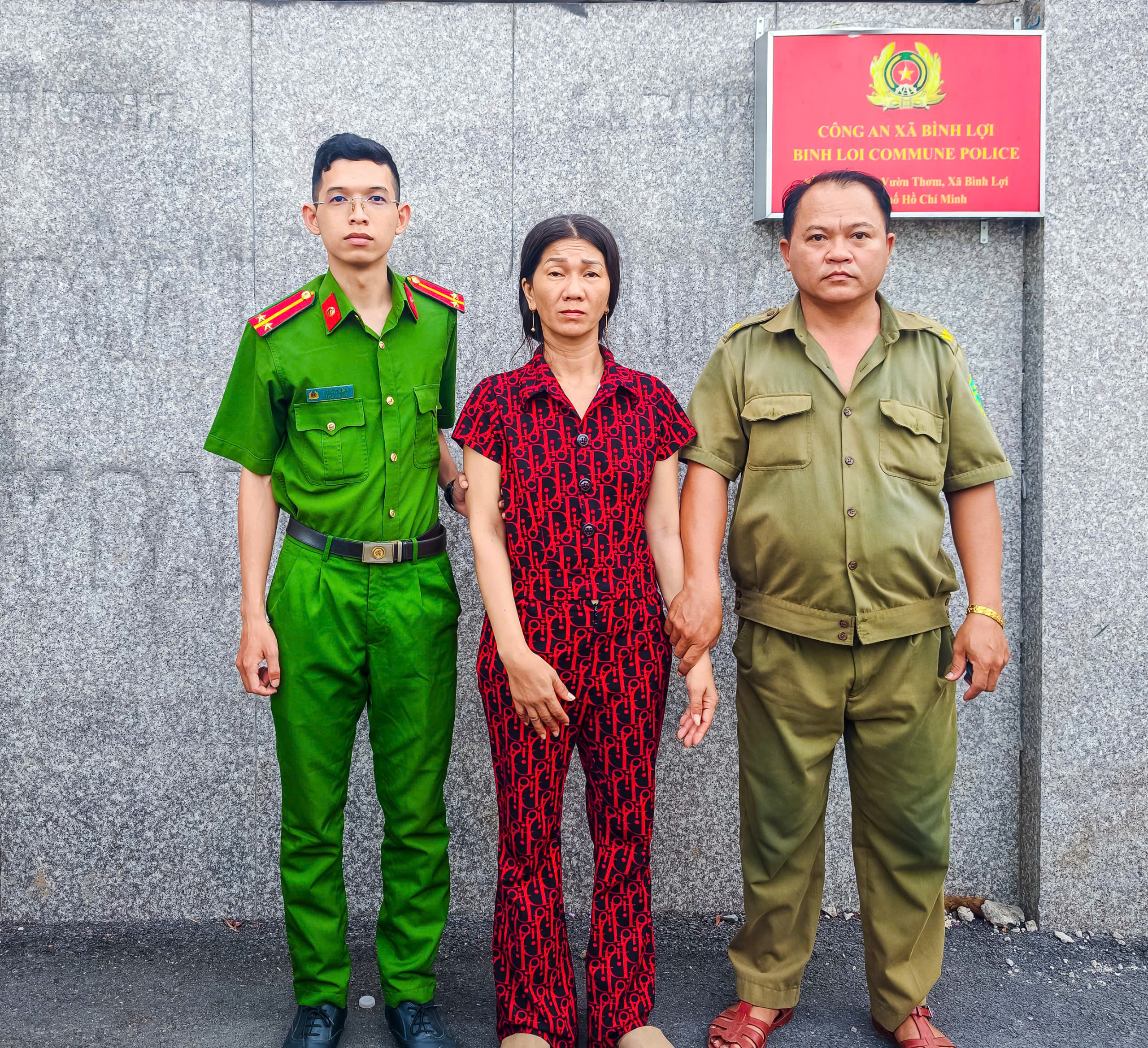 Phá nhanh vụ giật 352 tờ vé số ở xã Bình Lợi, TPHCM - Ảnh 1.
