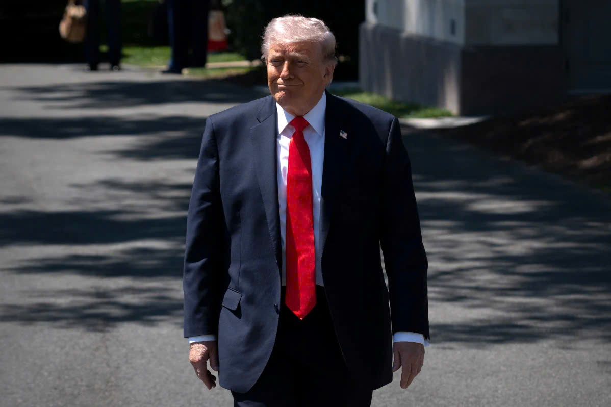 Mỹ phong tỏa eo biển Hormuz: Iran thiệt hại gần 5 tỷ USD, ông Donald Trump ví Hải quân như "hải tặc" - Ảnh 1.