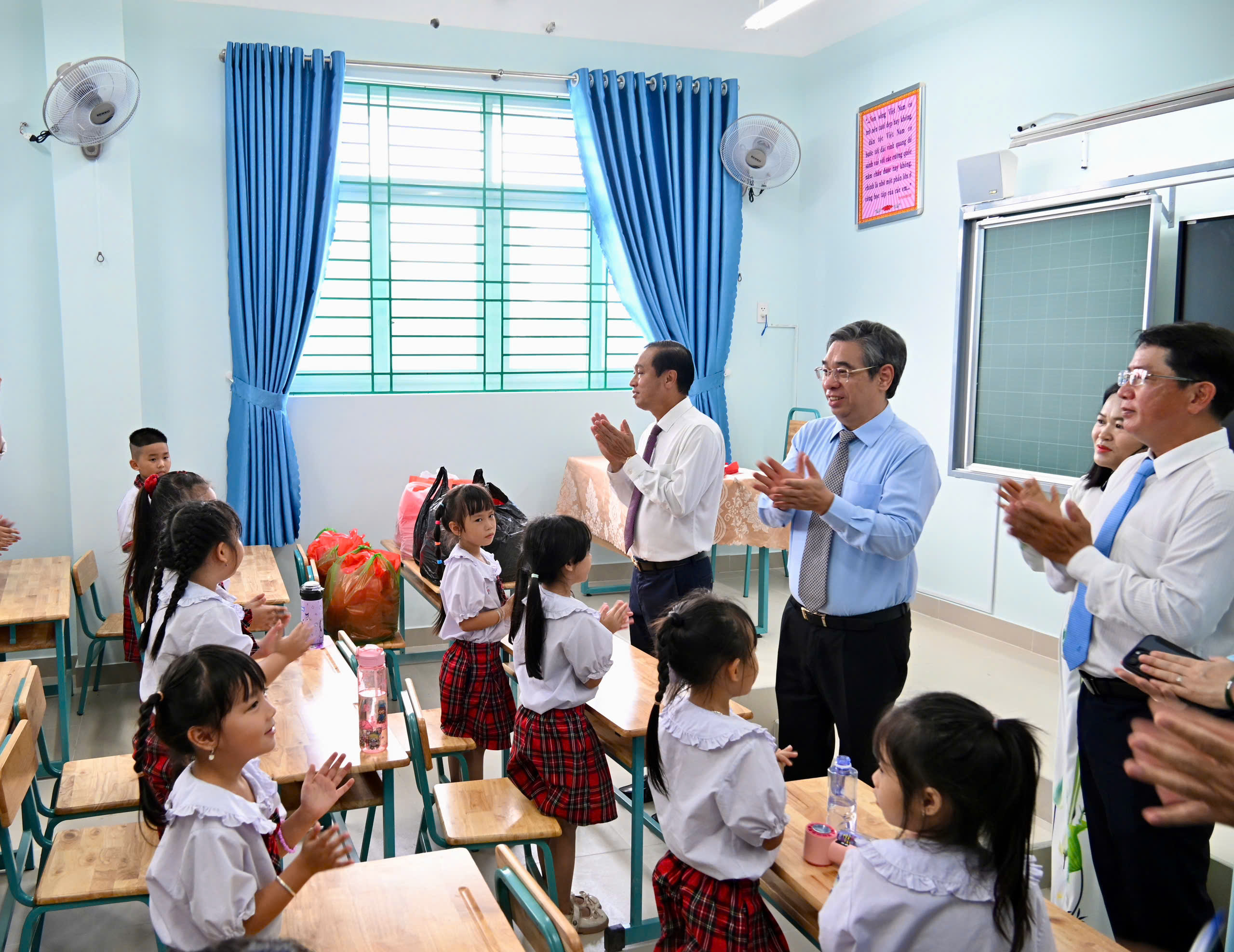 Sở GD-ĐT TPHCM đề xuất bổ sung cơ chế, chính sách để đóng góp xây dựng Luật Đô thi đặc biệt - Ảnh 2.